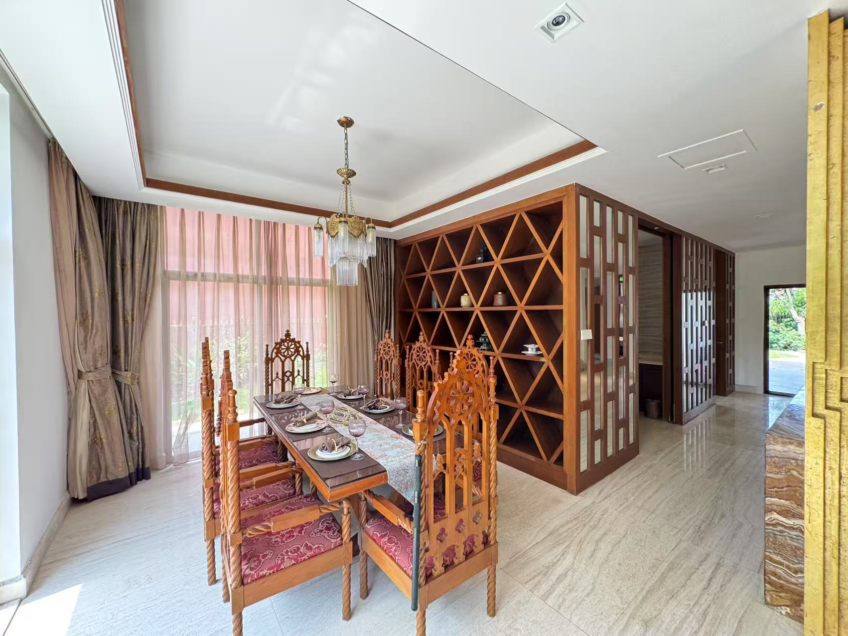 鲁能海蓝椰风 6室2厅1卫 18000.0元/月 鲁能海蓝椰风 6室2厅1卫 18000.0元/月室内图