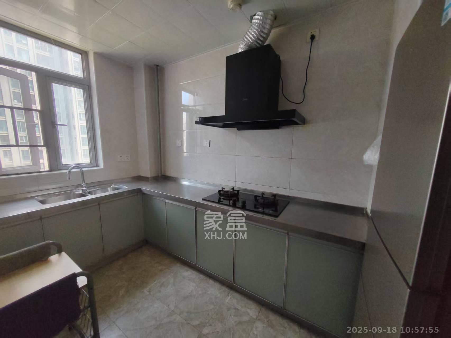 八方小区B区  3室2厅2卫    4000.0元/月室内图