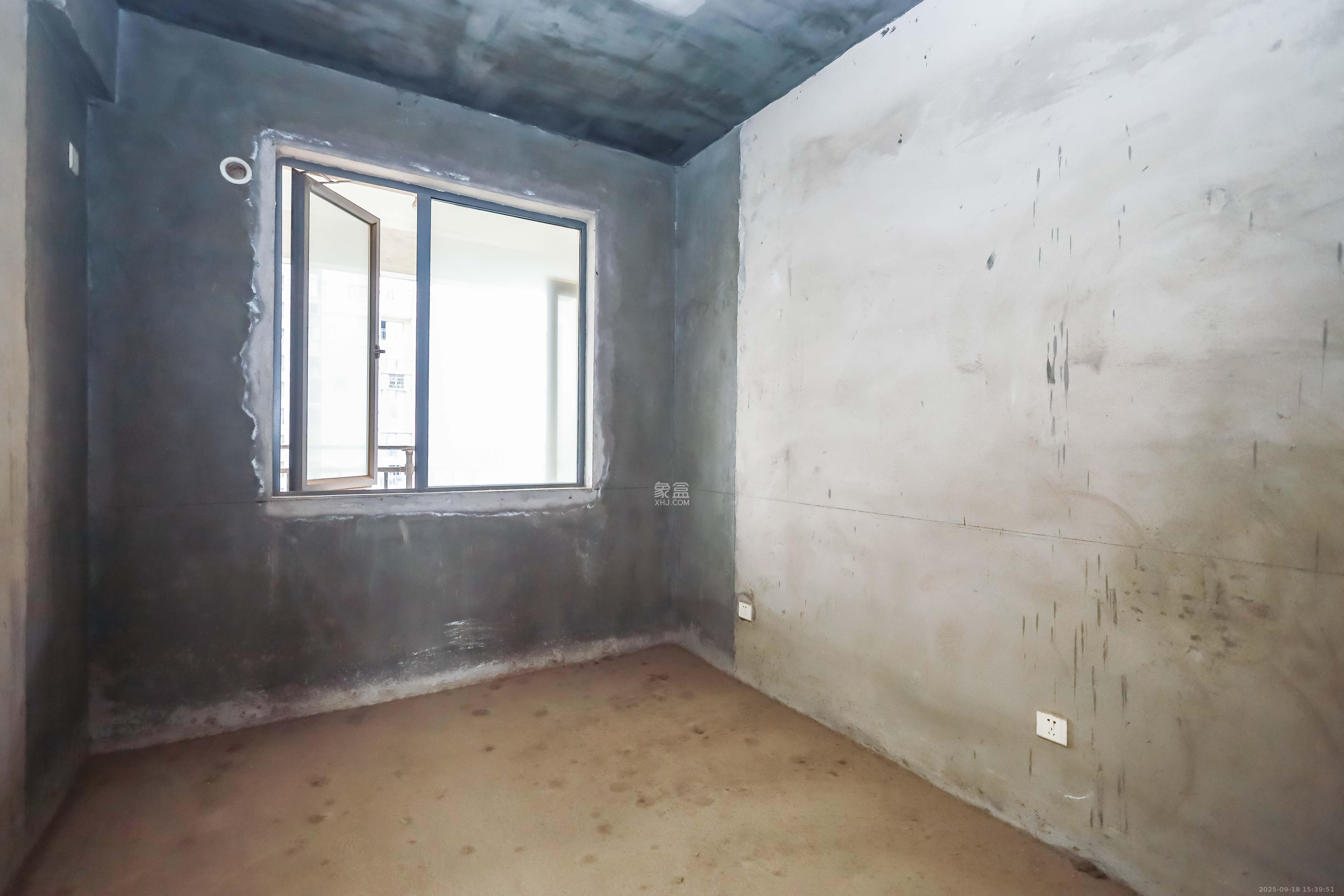 卓越蔚蓝海岸二期  3室2厅2卫    130.0万卧室