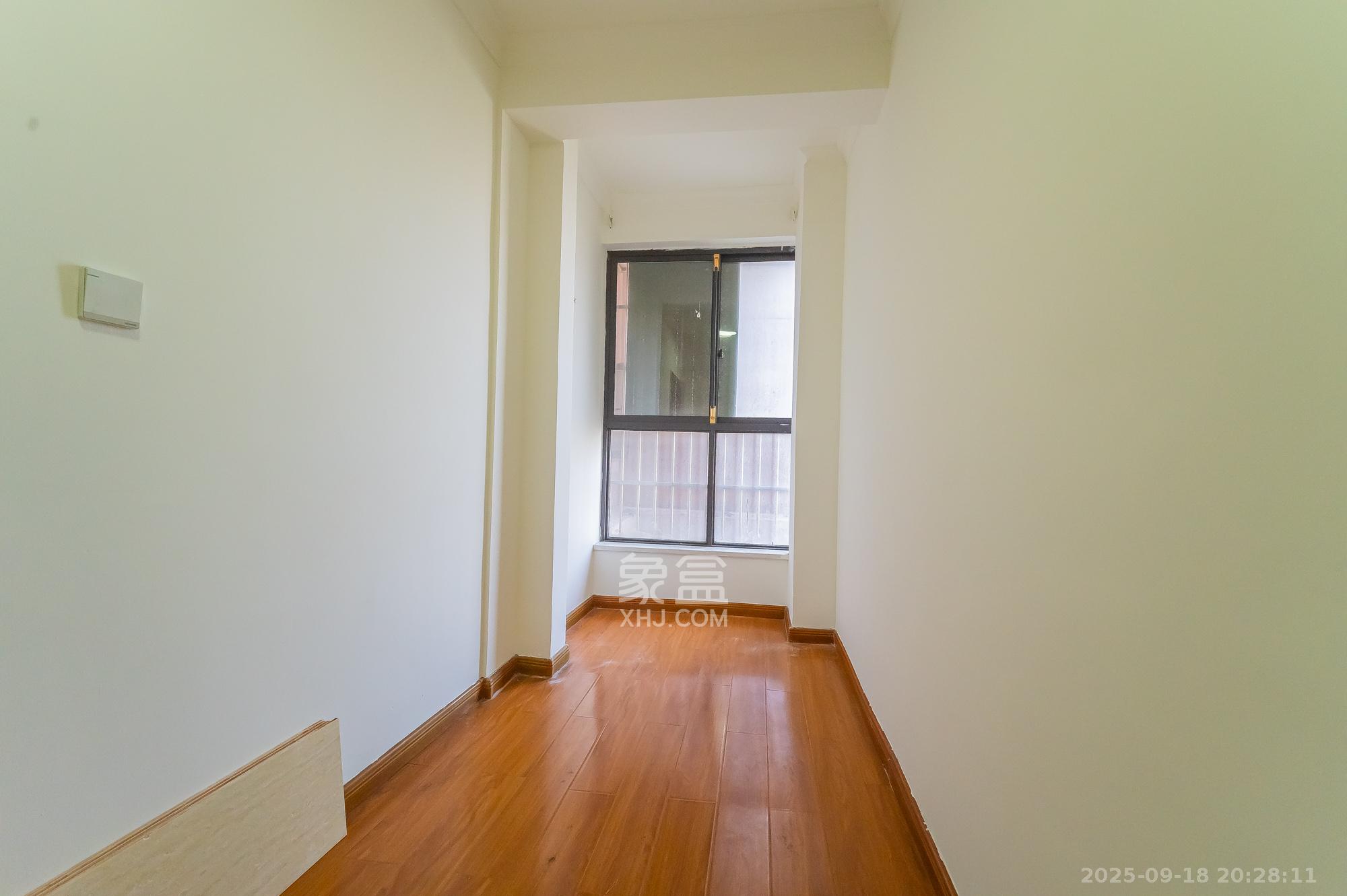 水岸世景  3室2厅2卫    85.0万 水岸世景  3室2厅2卫    85.0万卧室