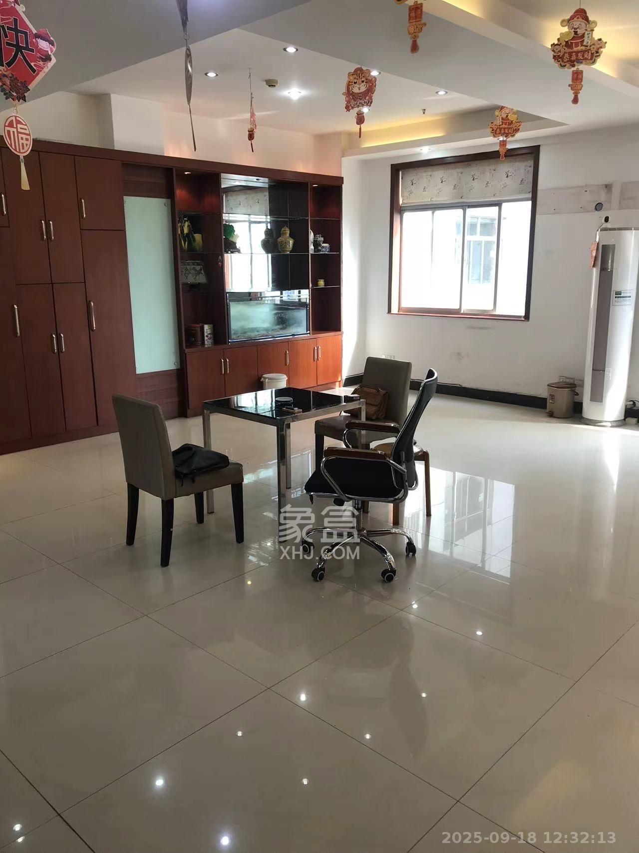 城市之心 4室1厅1卫 7200.0元/月 城市之心 4室1厅1卫 7200.0元/月室内图