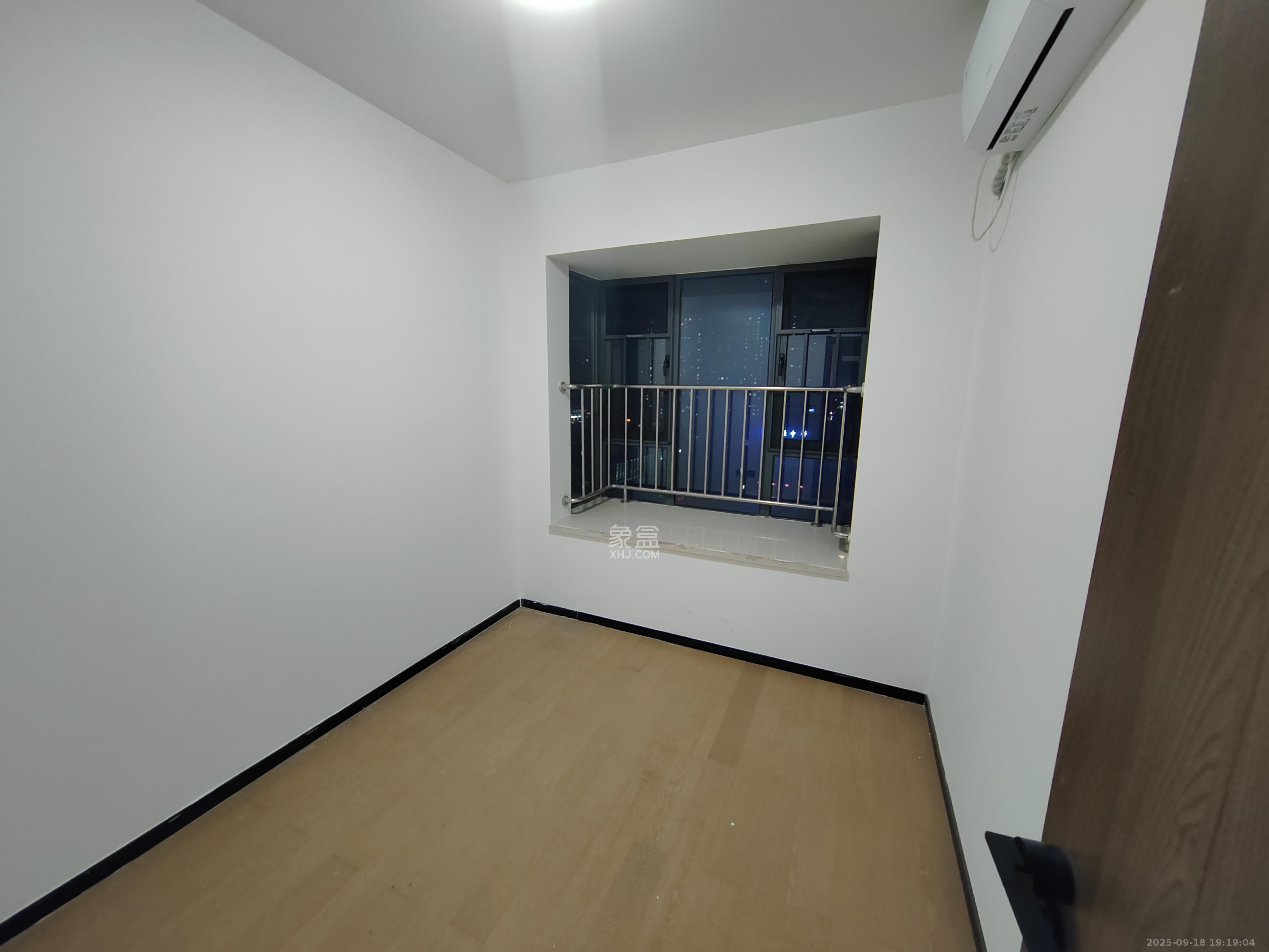 欣利梅溪左岸  4室2厅2卫   2800.00元/月室内图