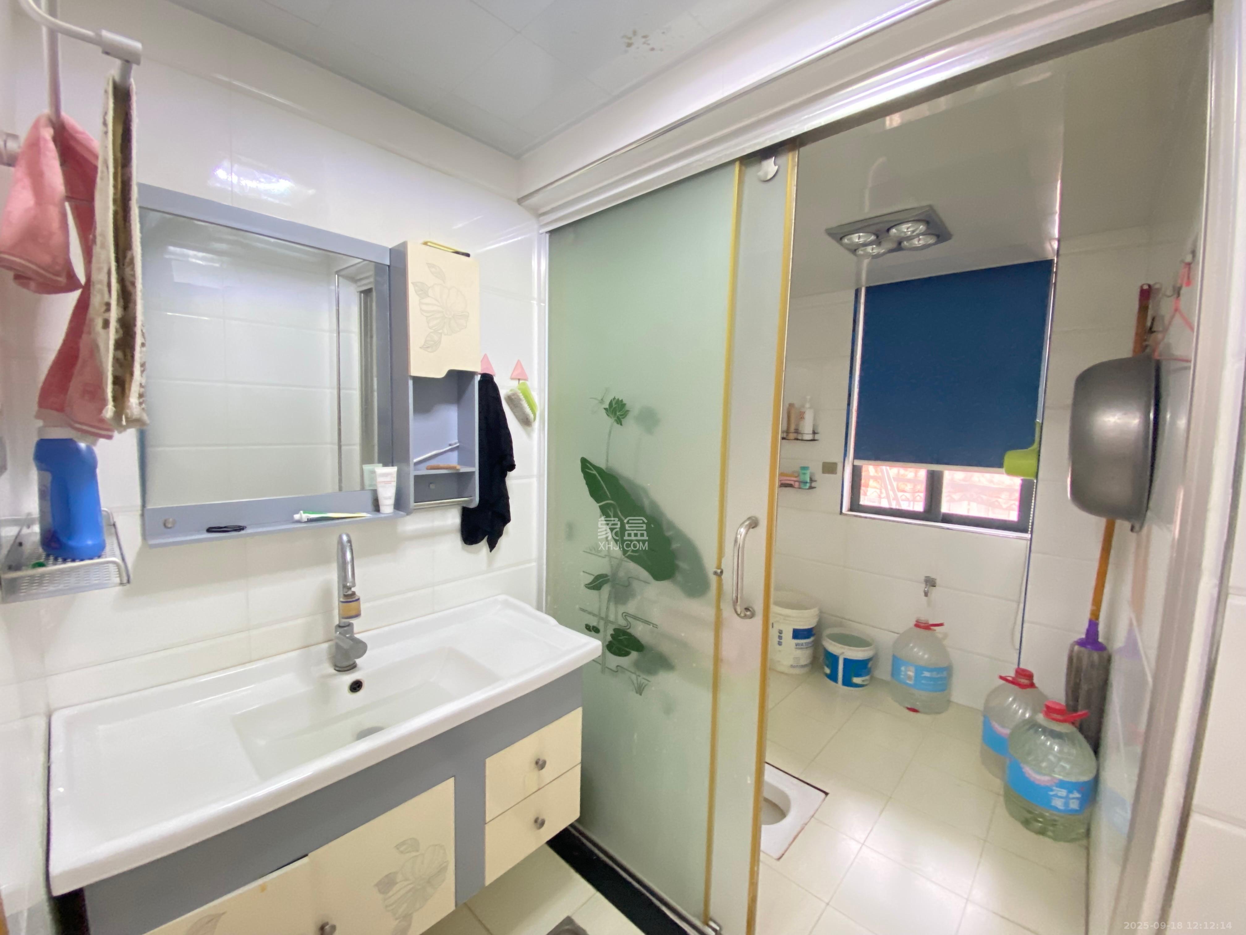 新雅黄金苑  3室2厅2卫    1400.0元/月室内图