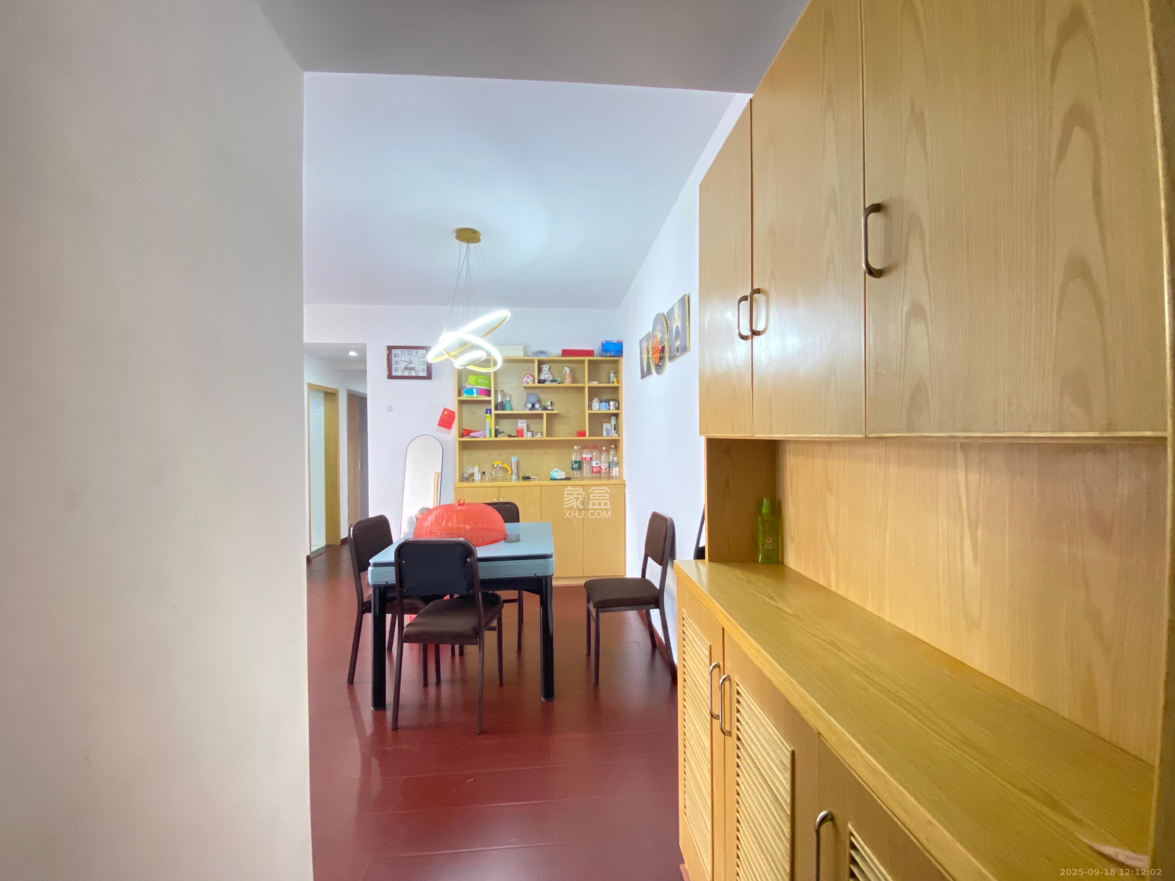 新雅黄金苑  3室2厅2卫    1400.0元/月室内图