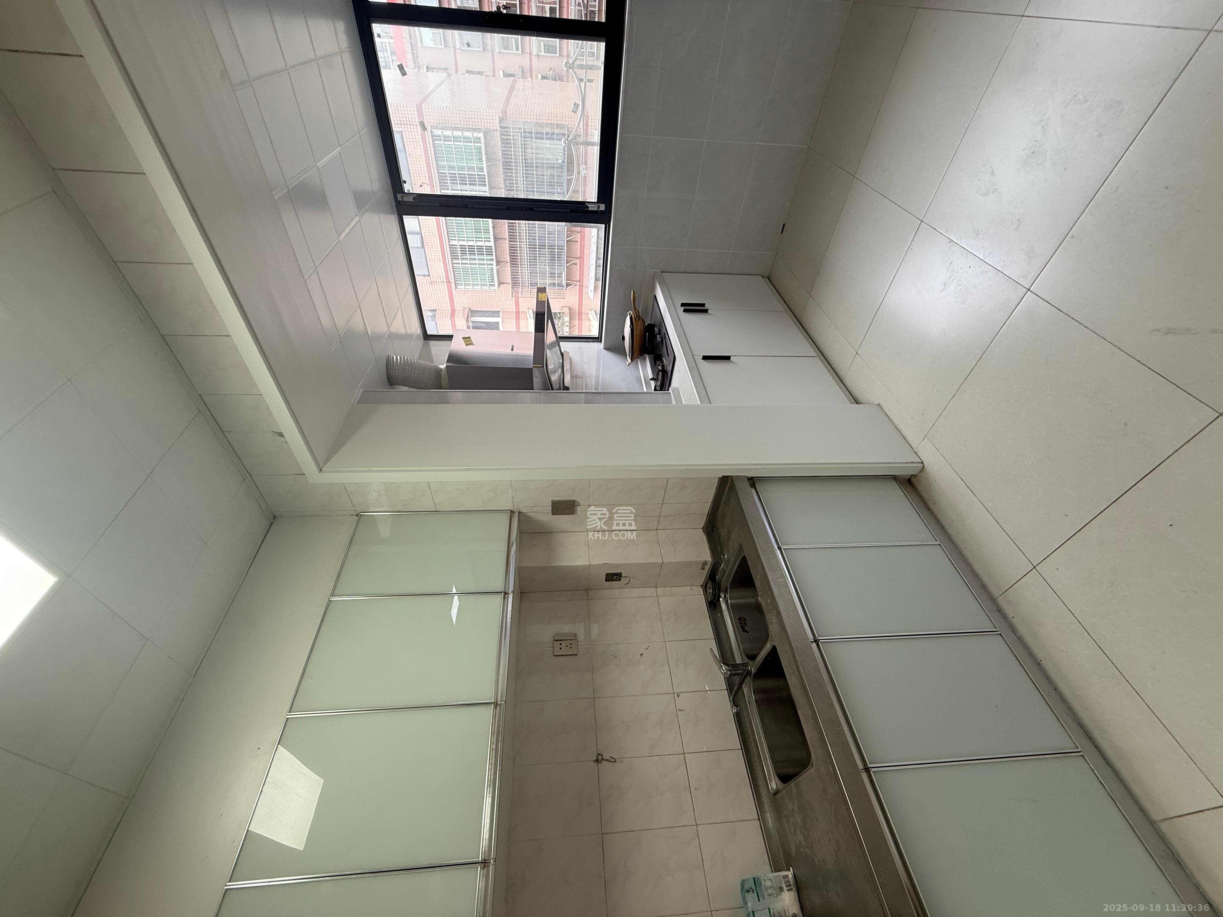 金鹰小区  3室2厅2卫    2400.0元/月室内图