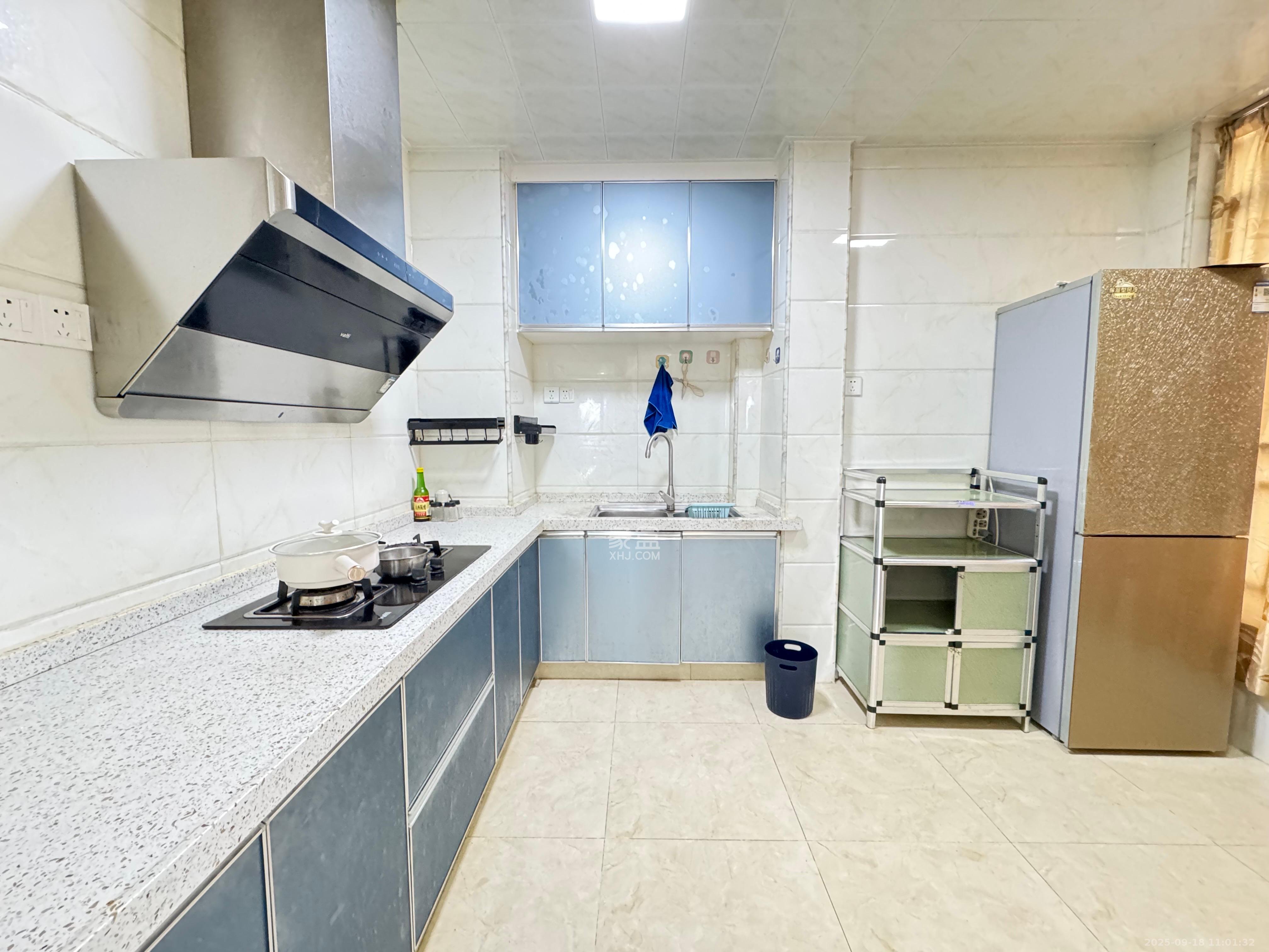 阳光城尚东湾青云苑 3室2厅2卫 2500.0元/月 阳光城尚东湾青云苑 3室2厅2卫 2500.0元/月室内图