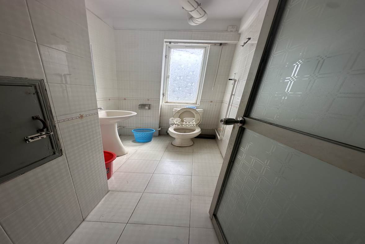 中盐大厦 3室2厅2卫 3500.0元/月 中盐大厦 3室2厅2卫 3500.0元/月室内图