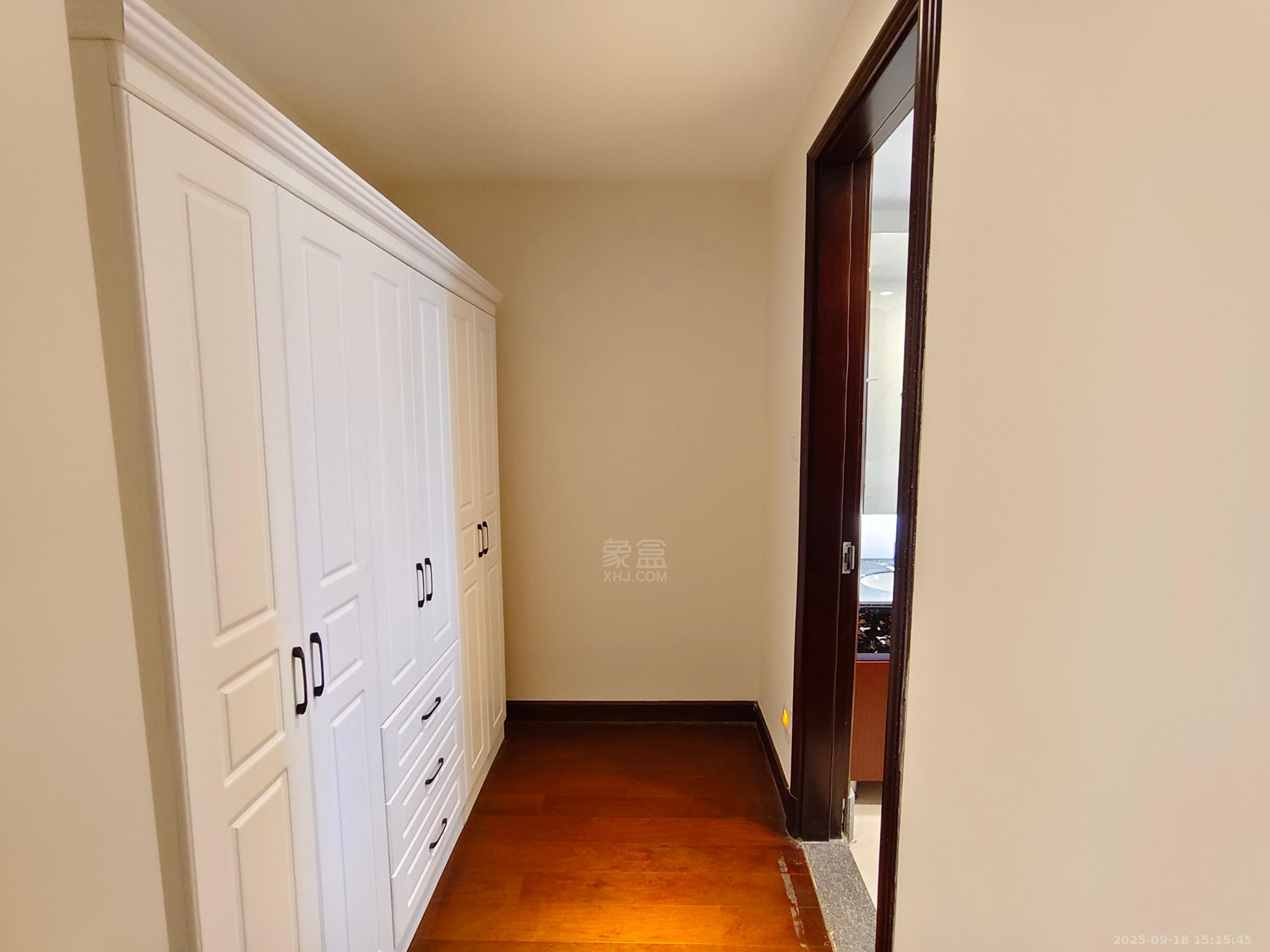 恒大华府  3室2厅2卫    2200.0元/月室内图