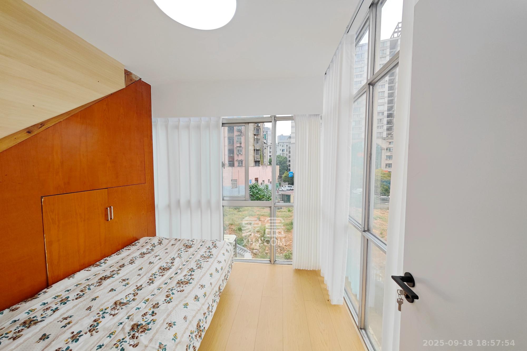 自由.com(自由大厦) 3室1厅1卫 52.0万 自由.com(自由大厦) 3室1厅1卫 52.0万卧室