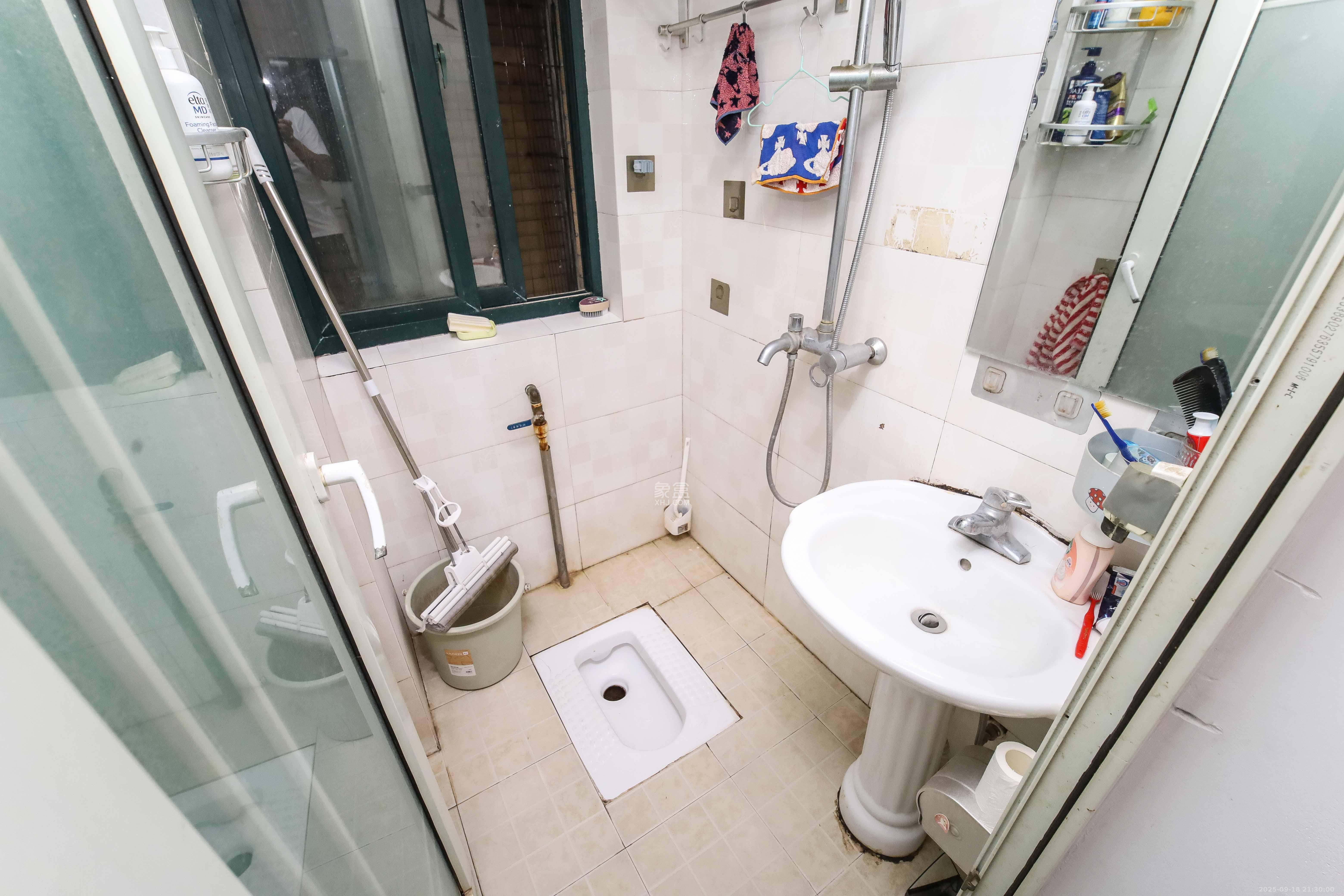 东玺门  2室1厅1卫    69.8万卫生间