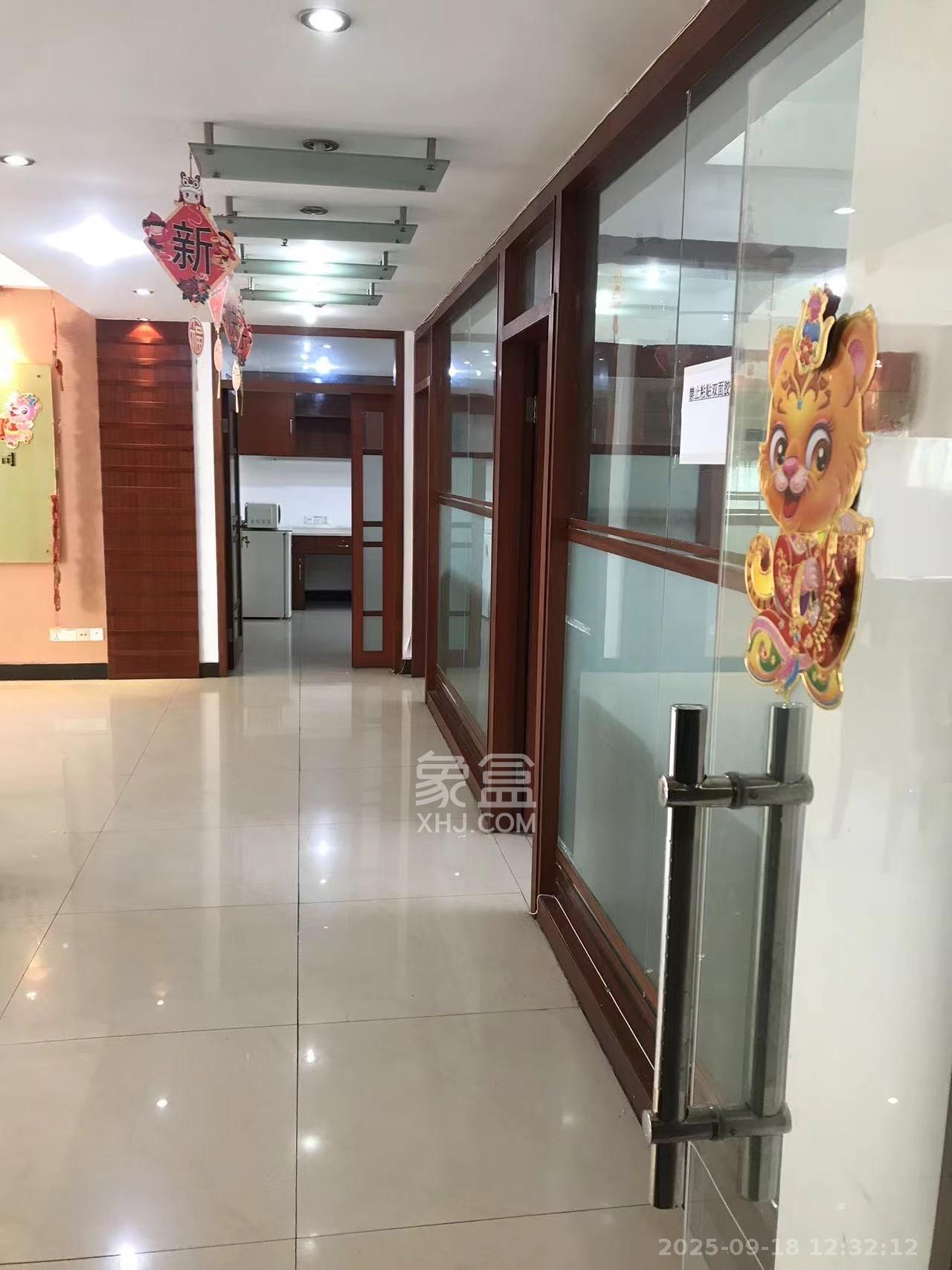 城市之心 4室1厅1卫 7200.0元/月 城市之心 4室1厅1卫 7200.0元/月室内图