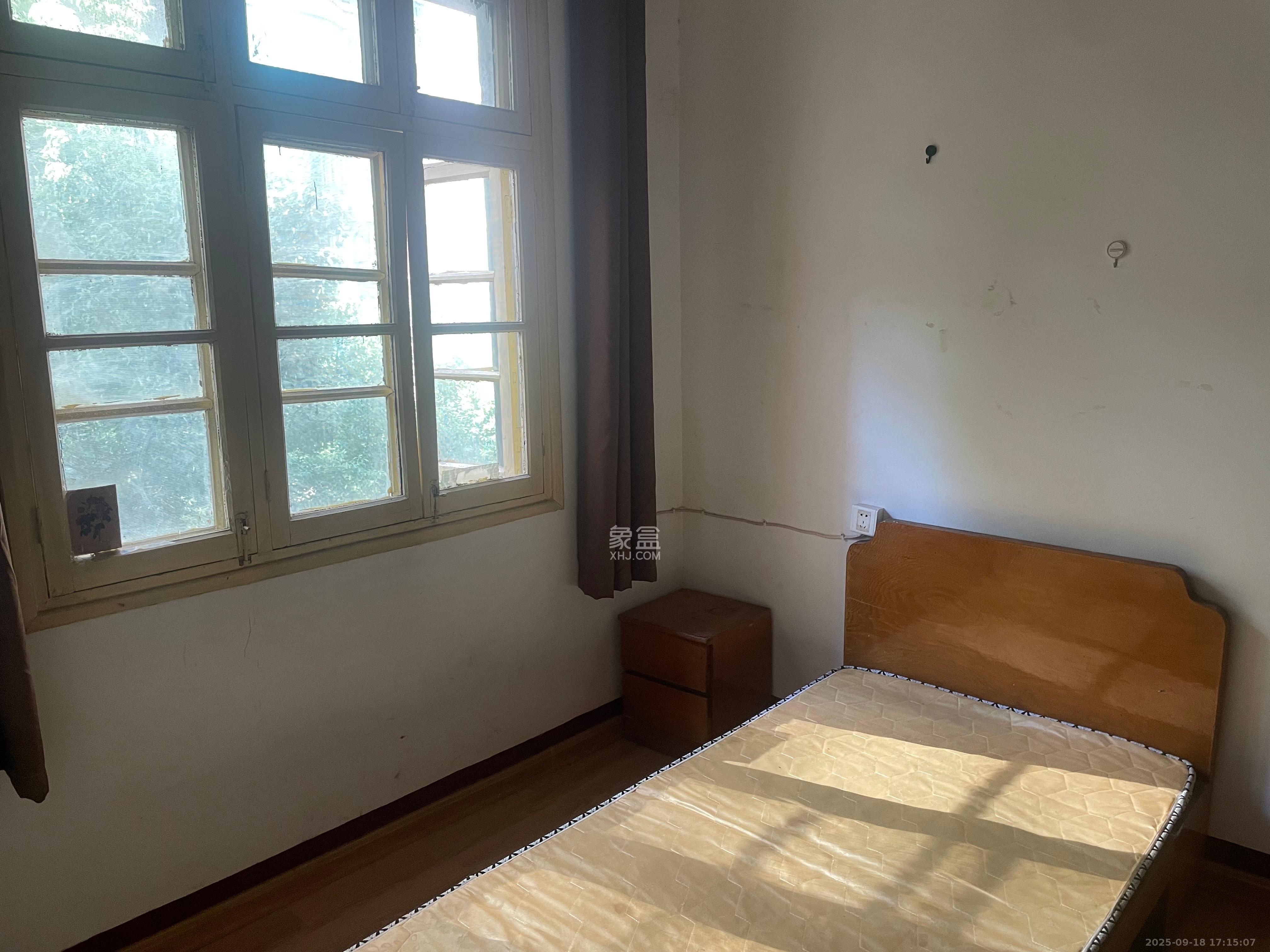 向韶村  3室1厅1卫    2000.0元/月室内图