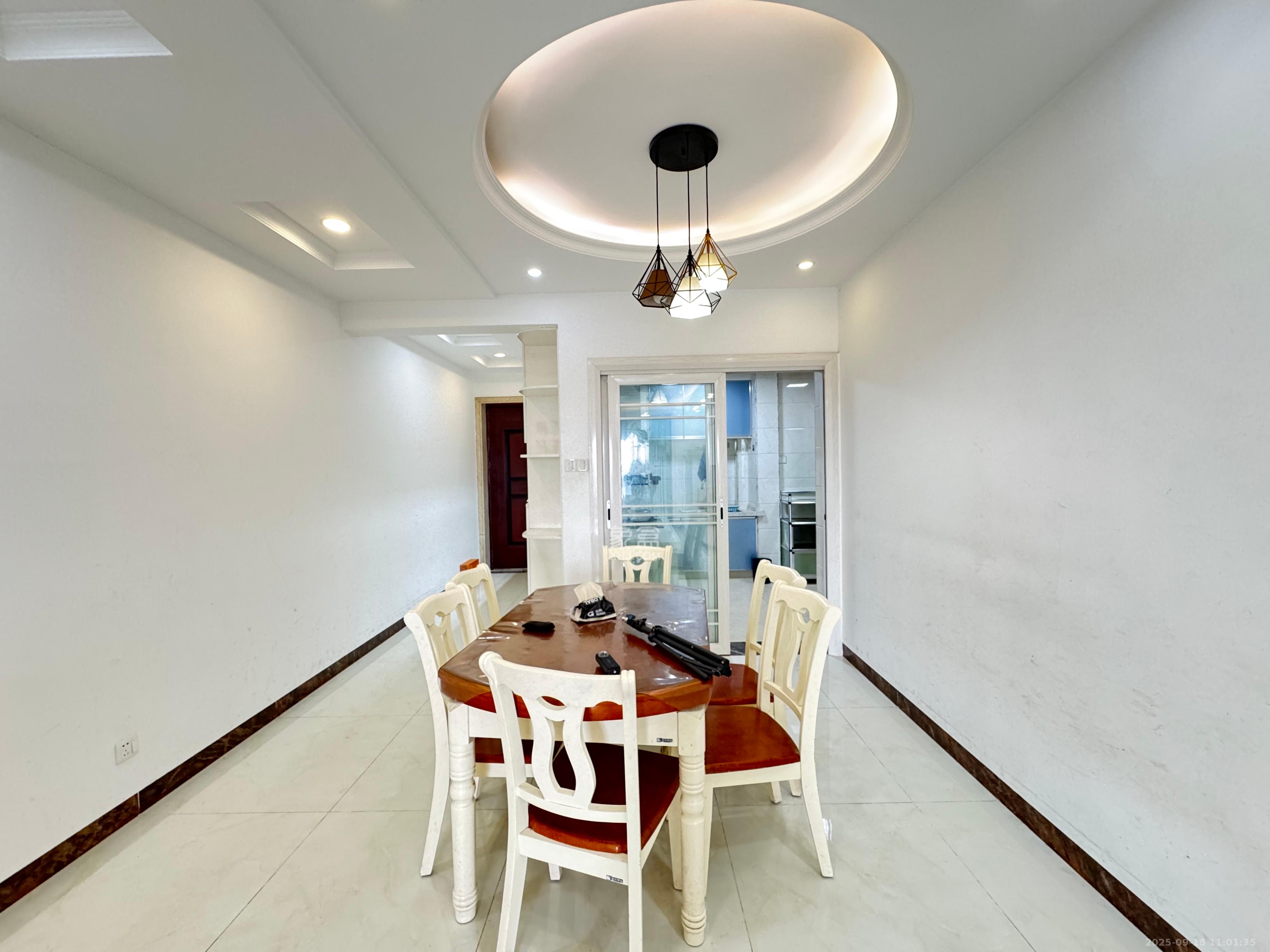 阳光城尚东湾青云苑  3室2厅2卫    2500.0元/月室内图