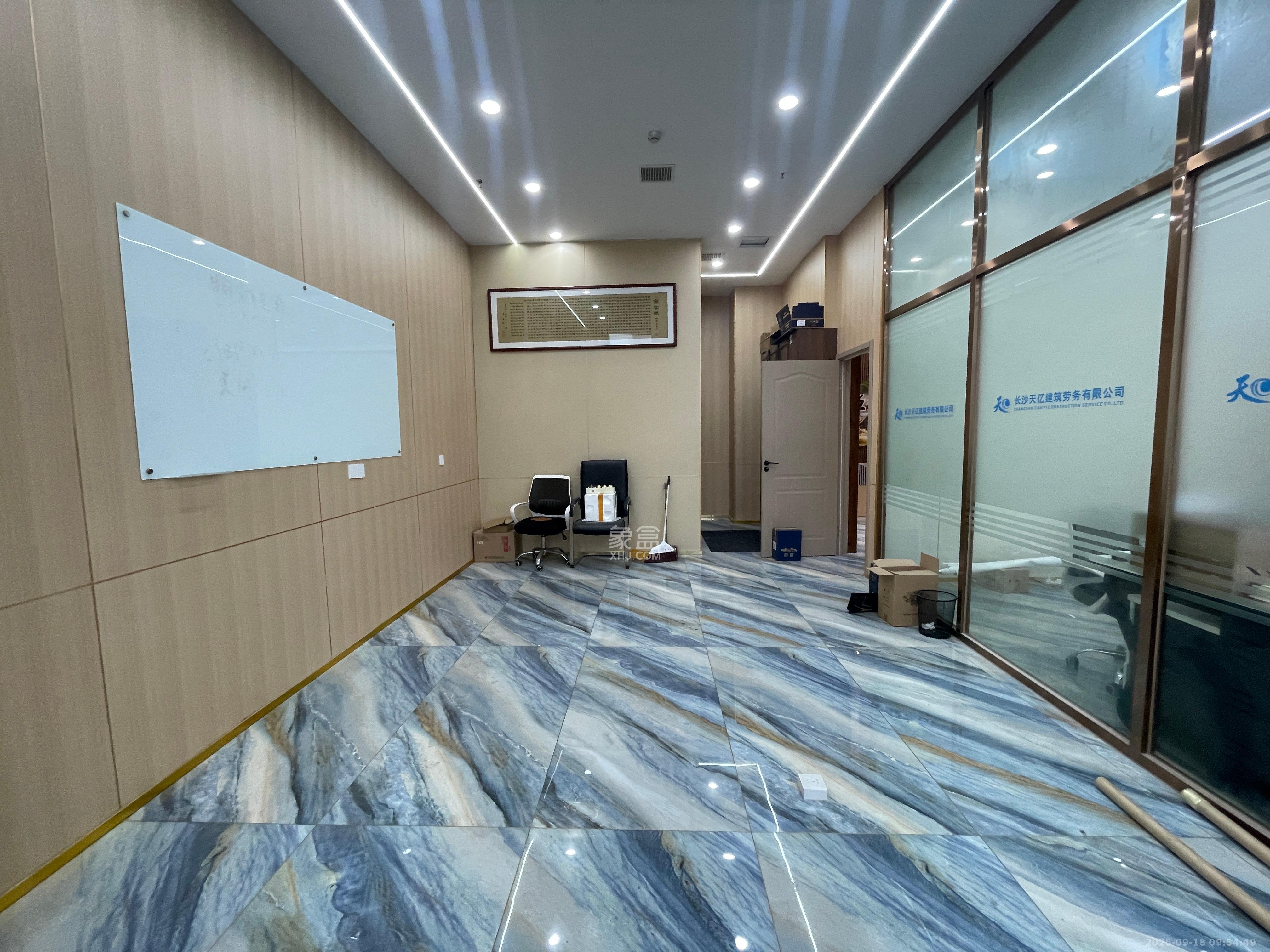 华润置地广场二期  3室1厅1卫    6000.0元/月室内图