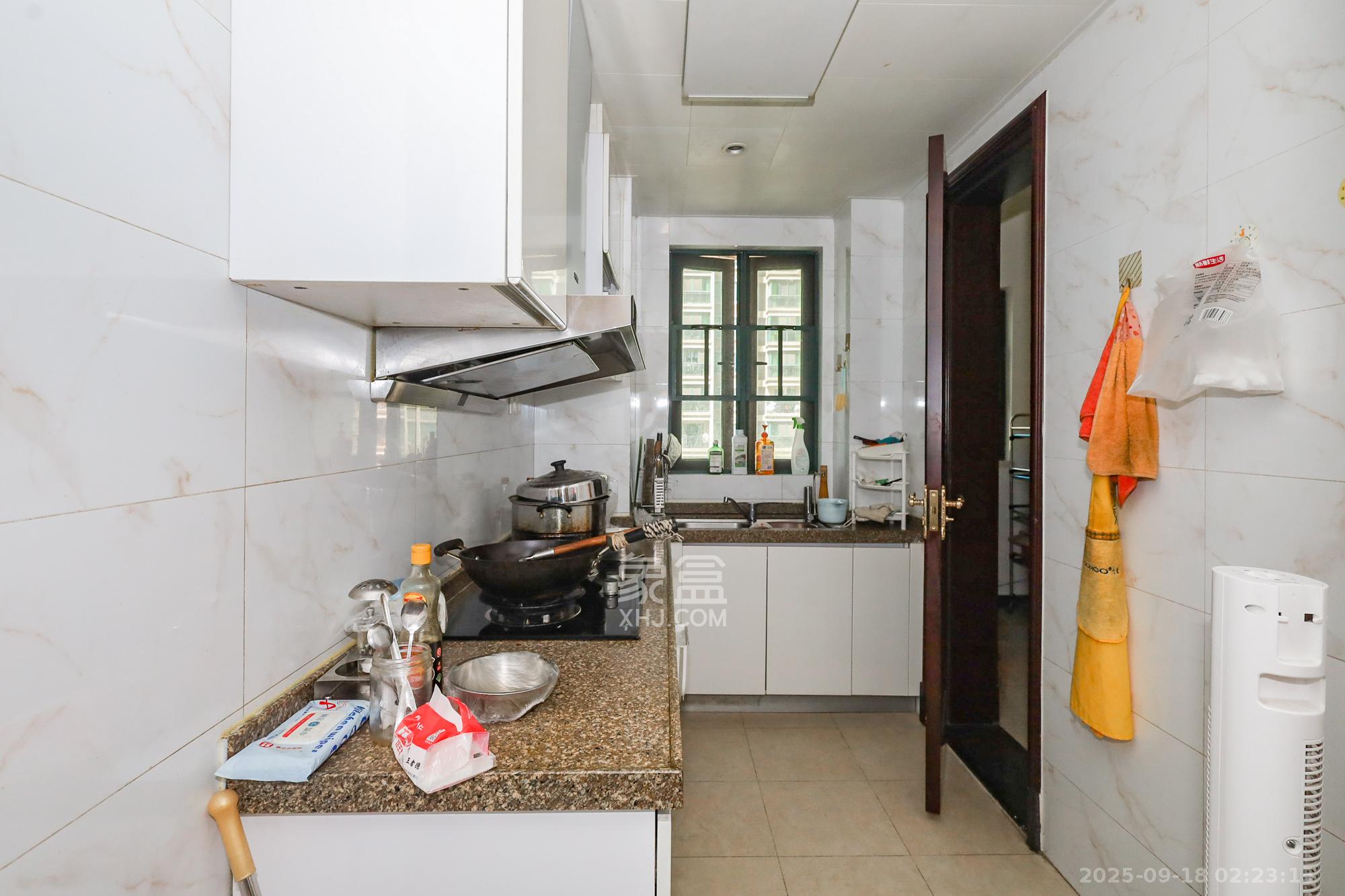 恒大御景湾 4室2厅2卫 208.0万 恒大御景湾 4室2厅2卫 208.0万厨房