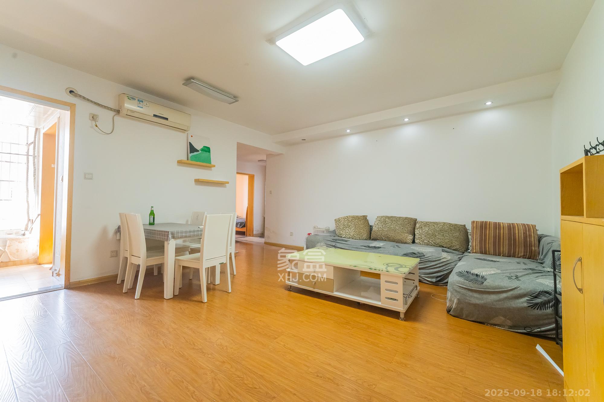 锦璨家园 2室2厅1卫 42.8万 锦璨家园 2室2厅1卫 42.8万客厅