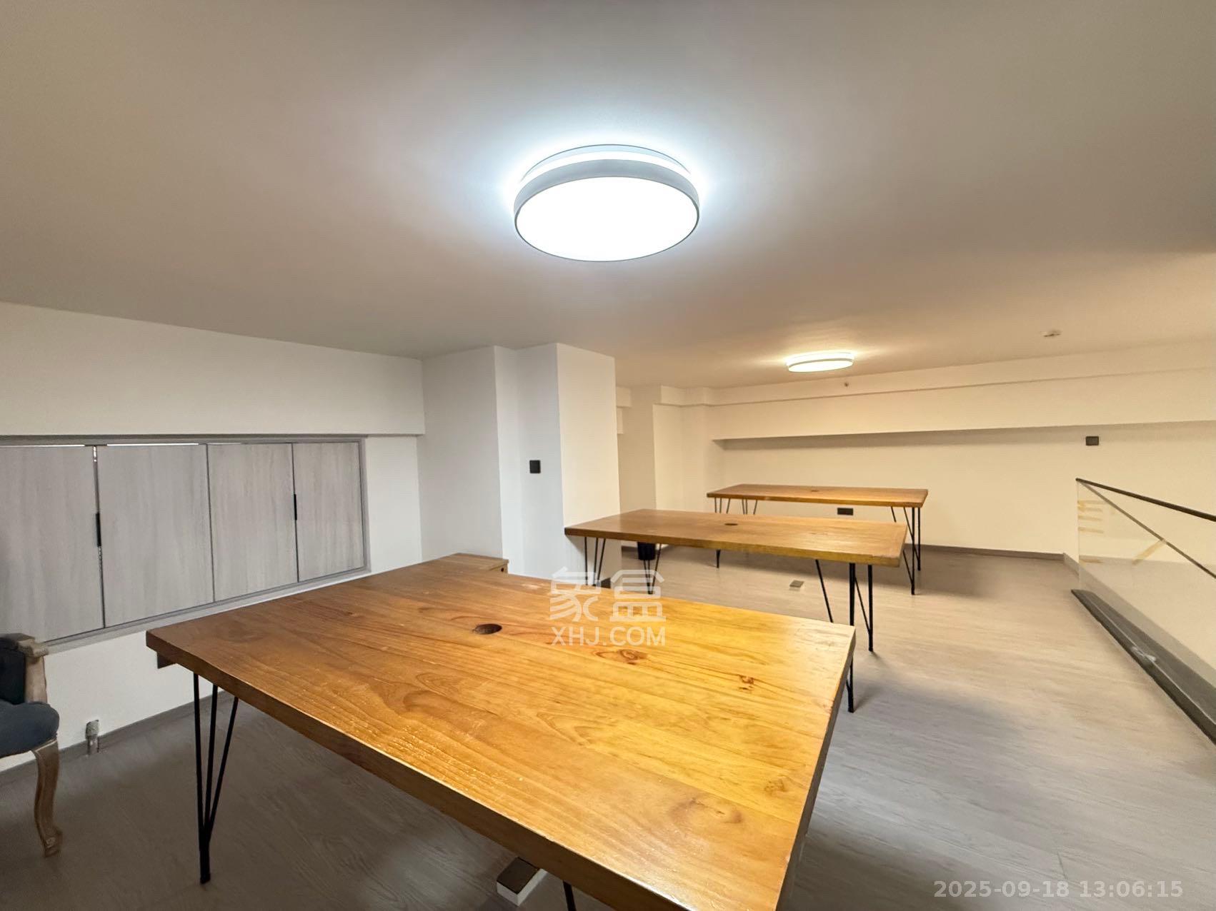 绿地V岛 2室1厅1卫 4800.0元/月 绿地V岛 2室1厅1卫 4800.0元/月室内图