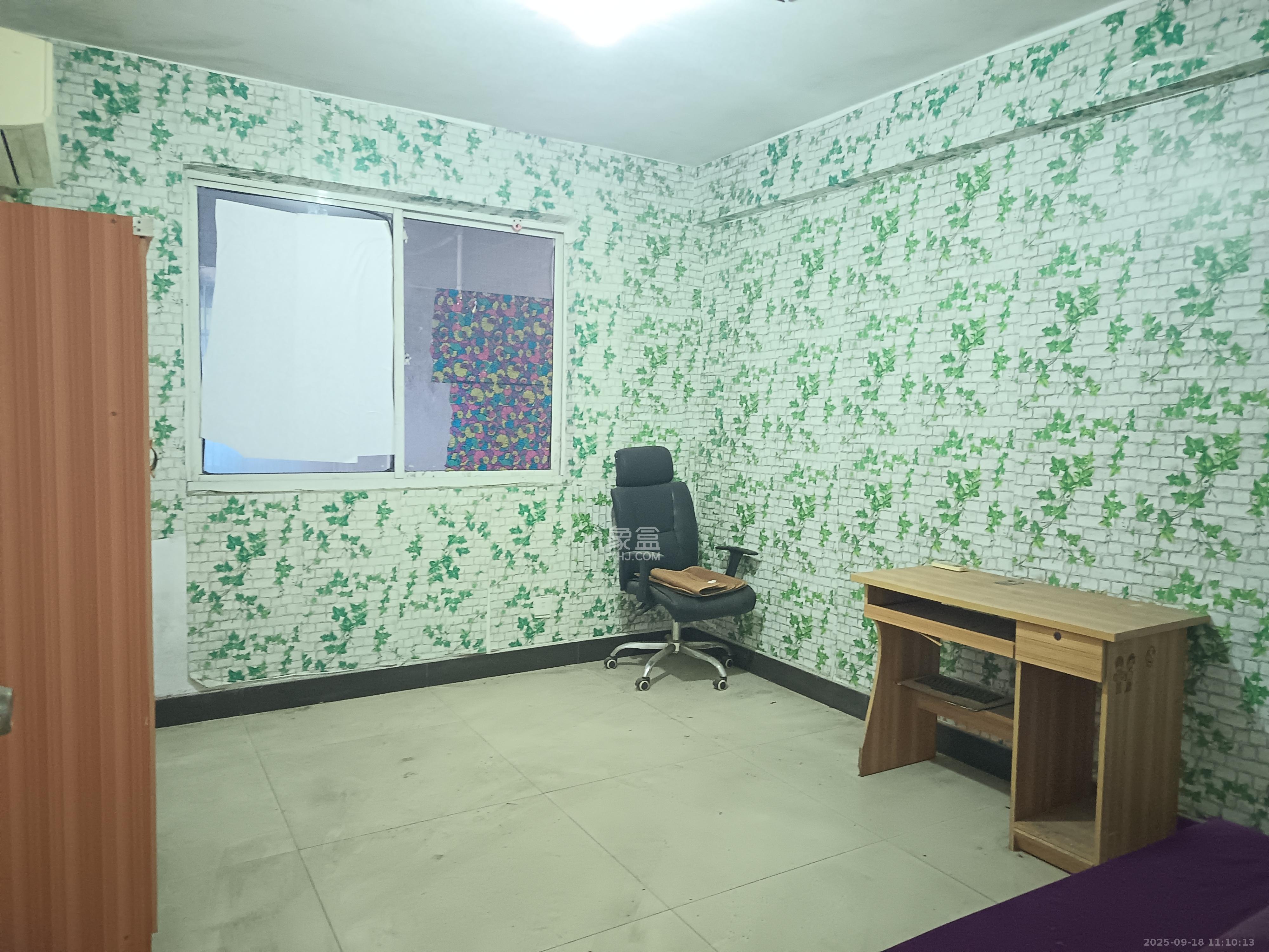 华海3C(天心电子世界)  3室1厅1卫    2000.0元/月室内图