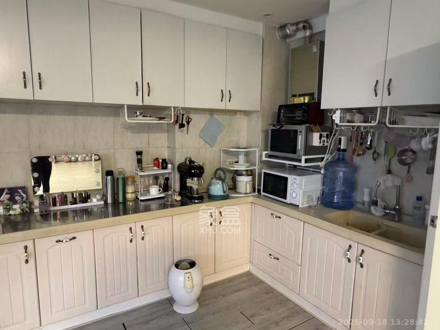 鸿铭中心 1室1厅1卫 2300.0元/月 鸿铭中心 1室1厅1卫 2300.0元/月室内图