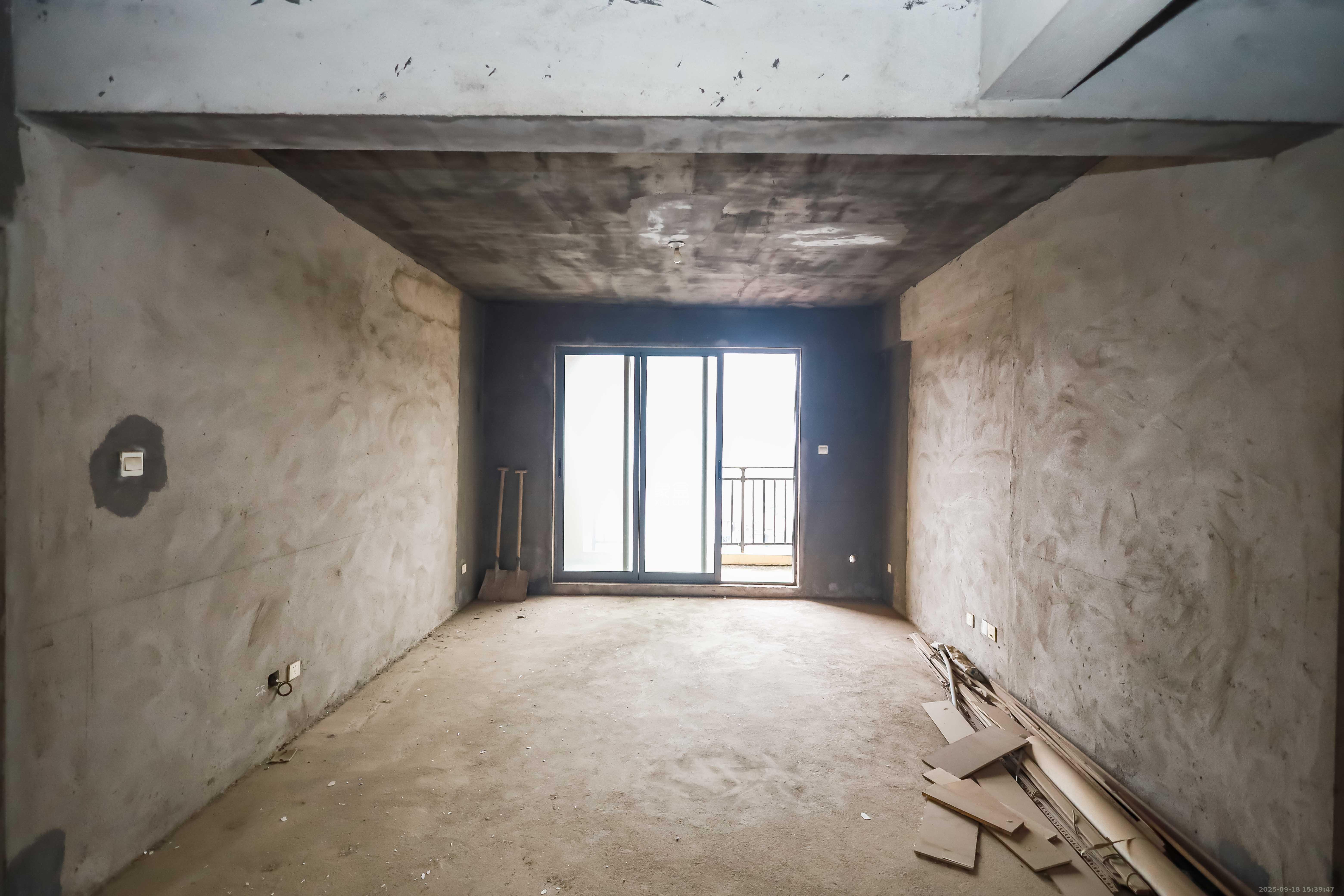 卓越蔚蓝海岸二期 3室2厅2卫 130.0万 卓越蔚蓝海岸二期 3室2厅2卫 130.0万客厅