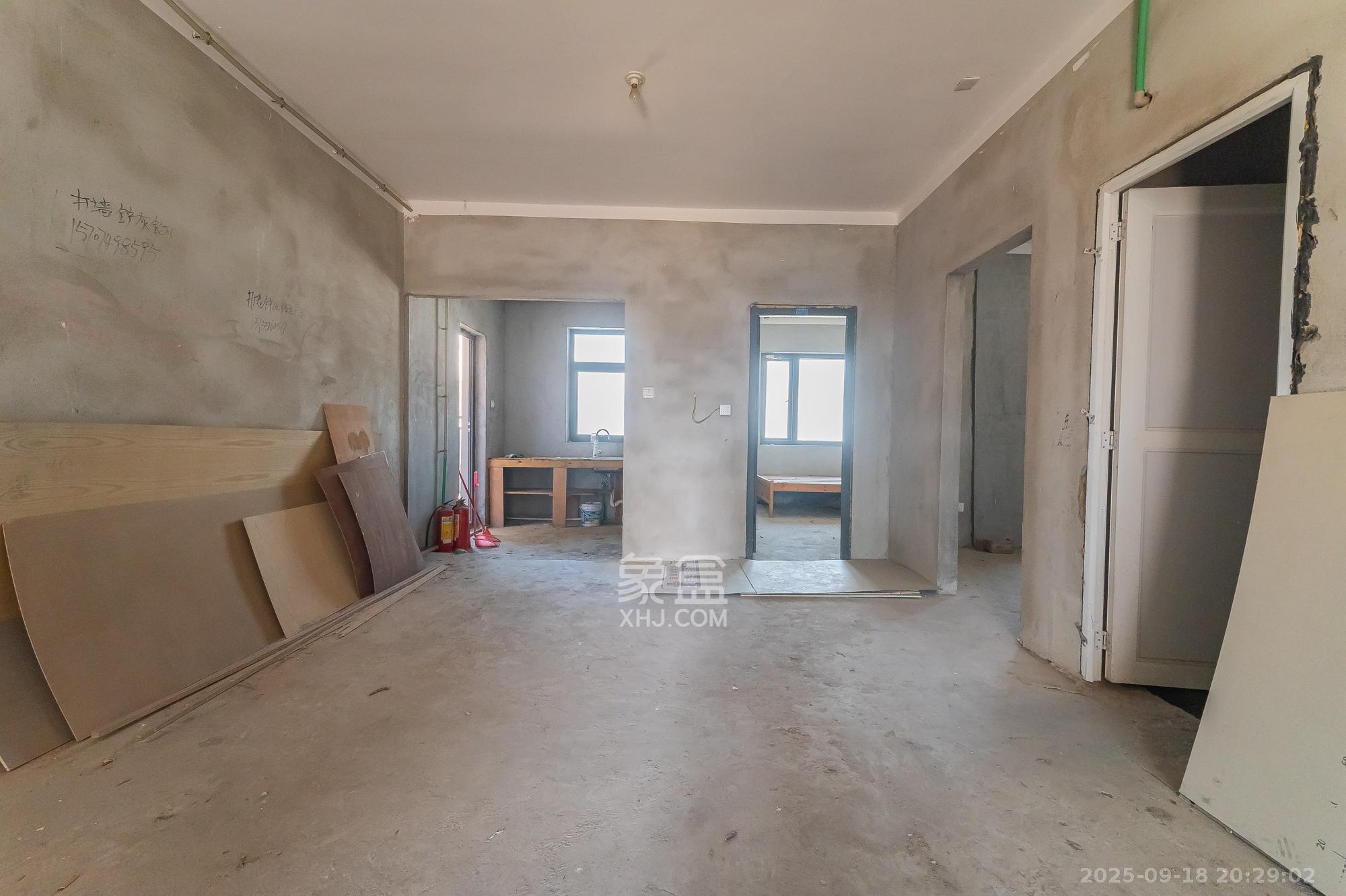 恒基凯旋门三期 4室2厅2卫 125.0万 恒基凯旋门三期 4室2厅2卫 125.0万客厅