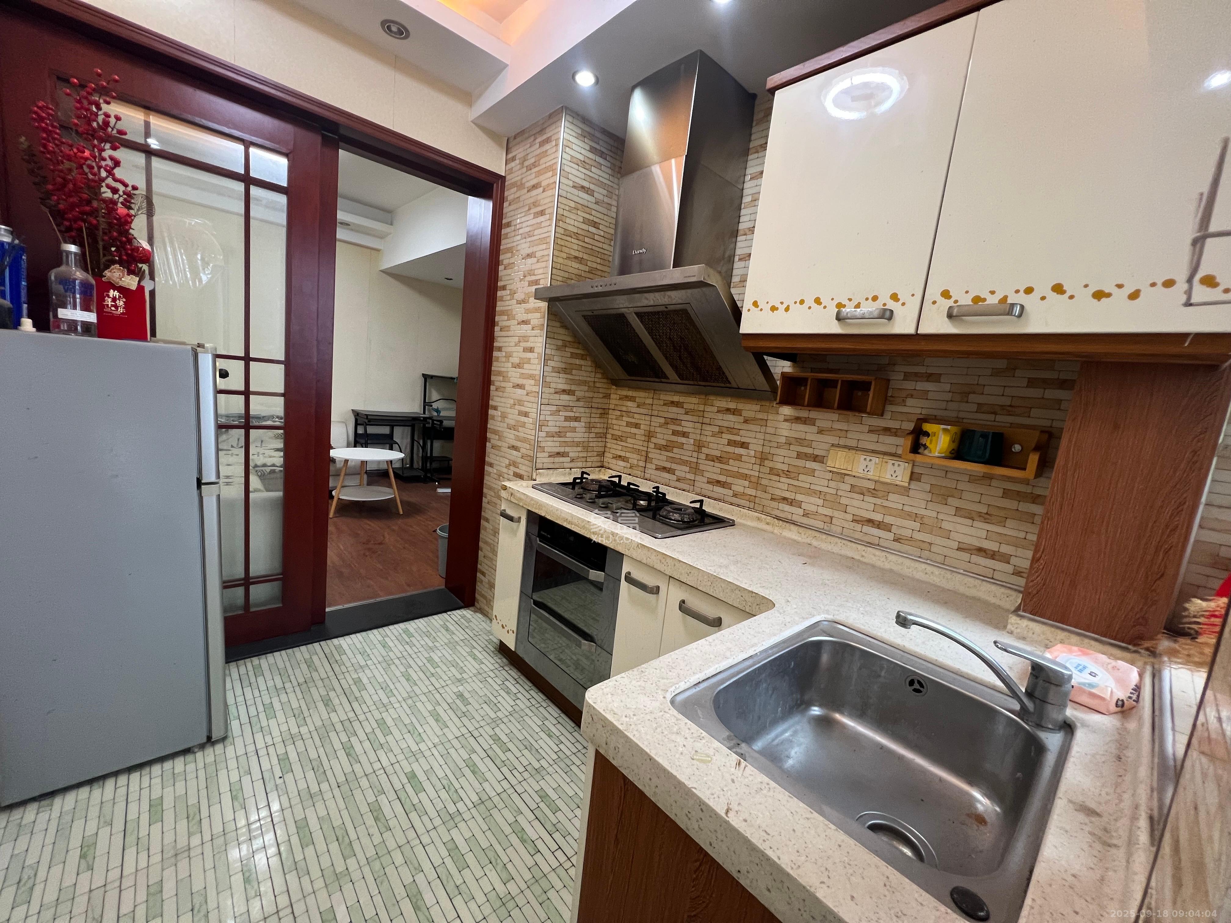 佳天瑞宁花园 1室2厅1卫 1700.0元/月 佳天瑞宁花园 1室2厅1卫 1700.0元/月室内图