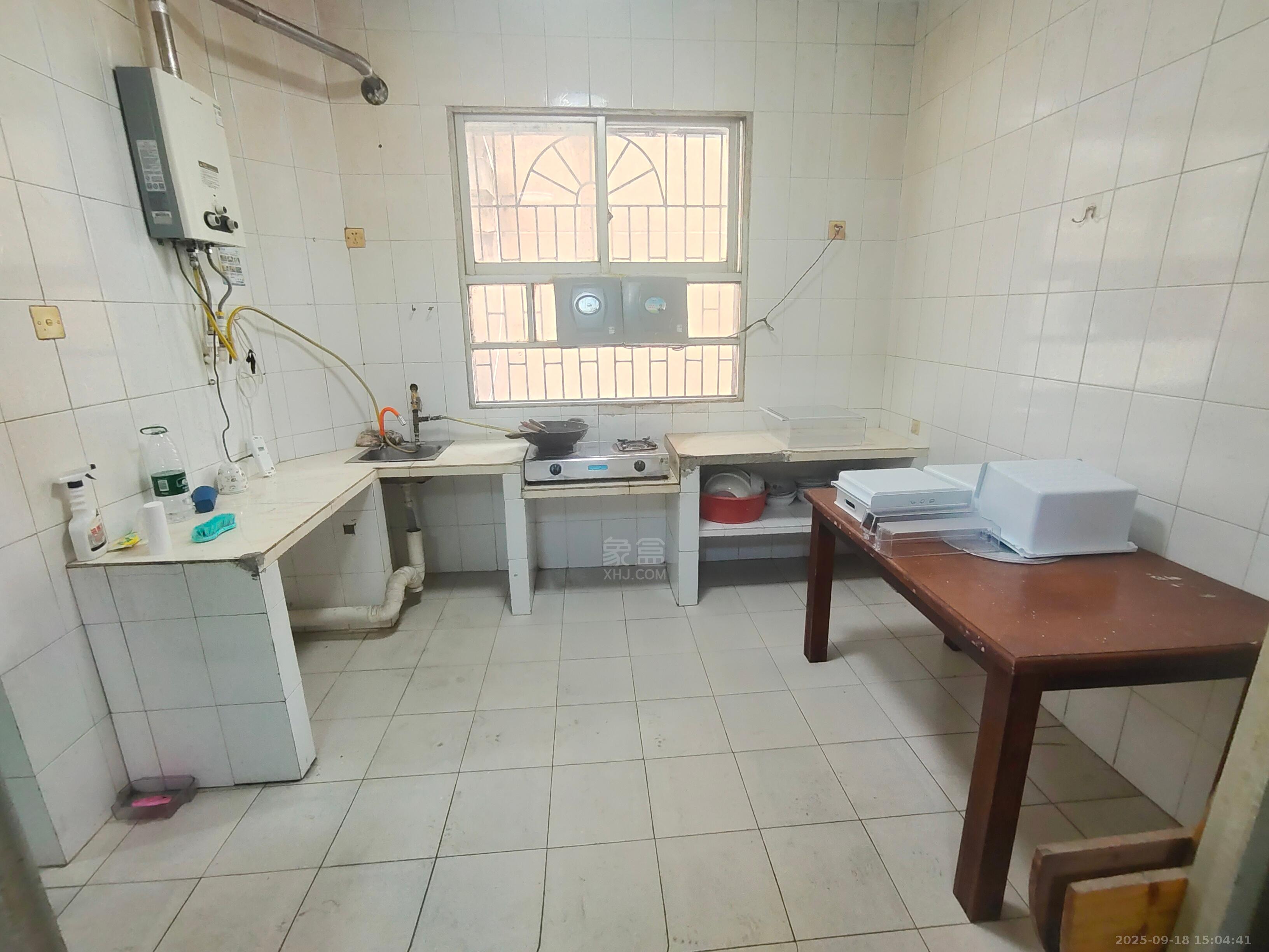 一汽运生活区 2室2厅1卫 700.0元/月 一汽运生活区 2室2厅1卫 700.0元/月室内图