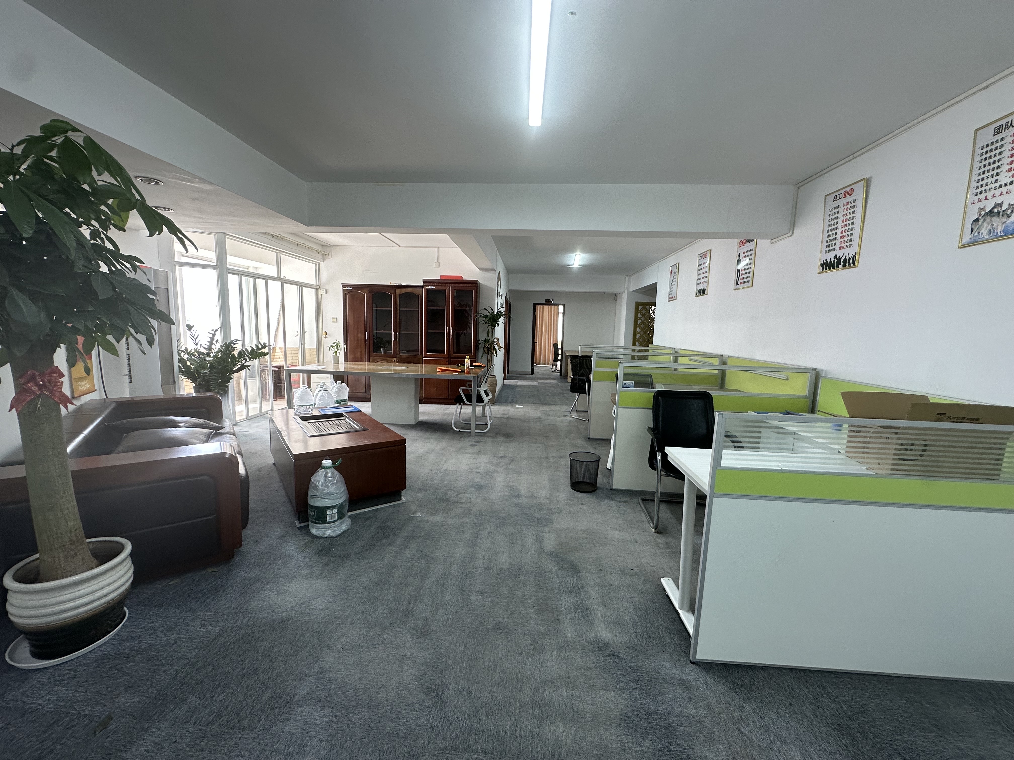 中盐大厦  3室2厅2卫    3500.0元/月室内图