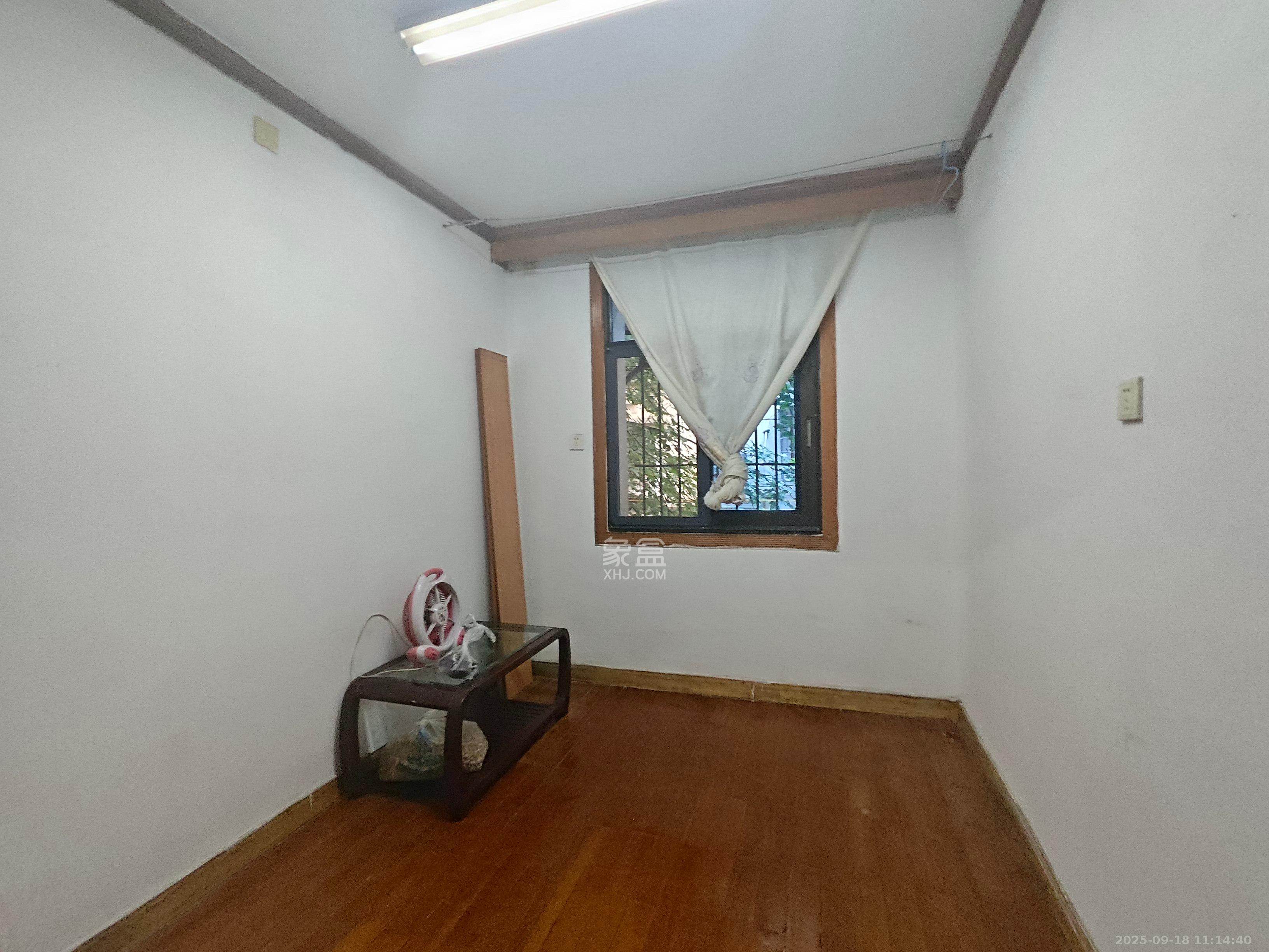 崇文里、崇圣里散盘  4室2厅1卫    2400.0元/月室内图