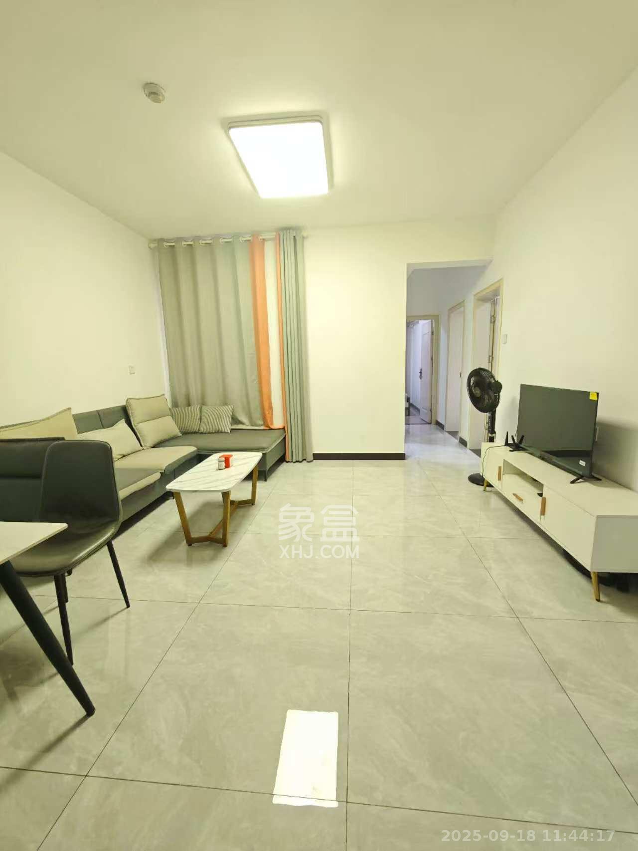 绿地海外滩一期 3室2厅1卫 1900.0元/月 绿地海外滩一期 3室2厅1卫 1900.0元/月室内图