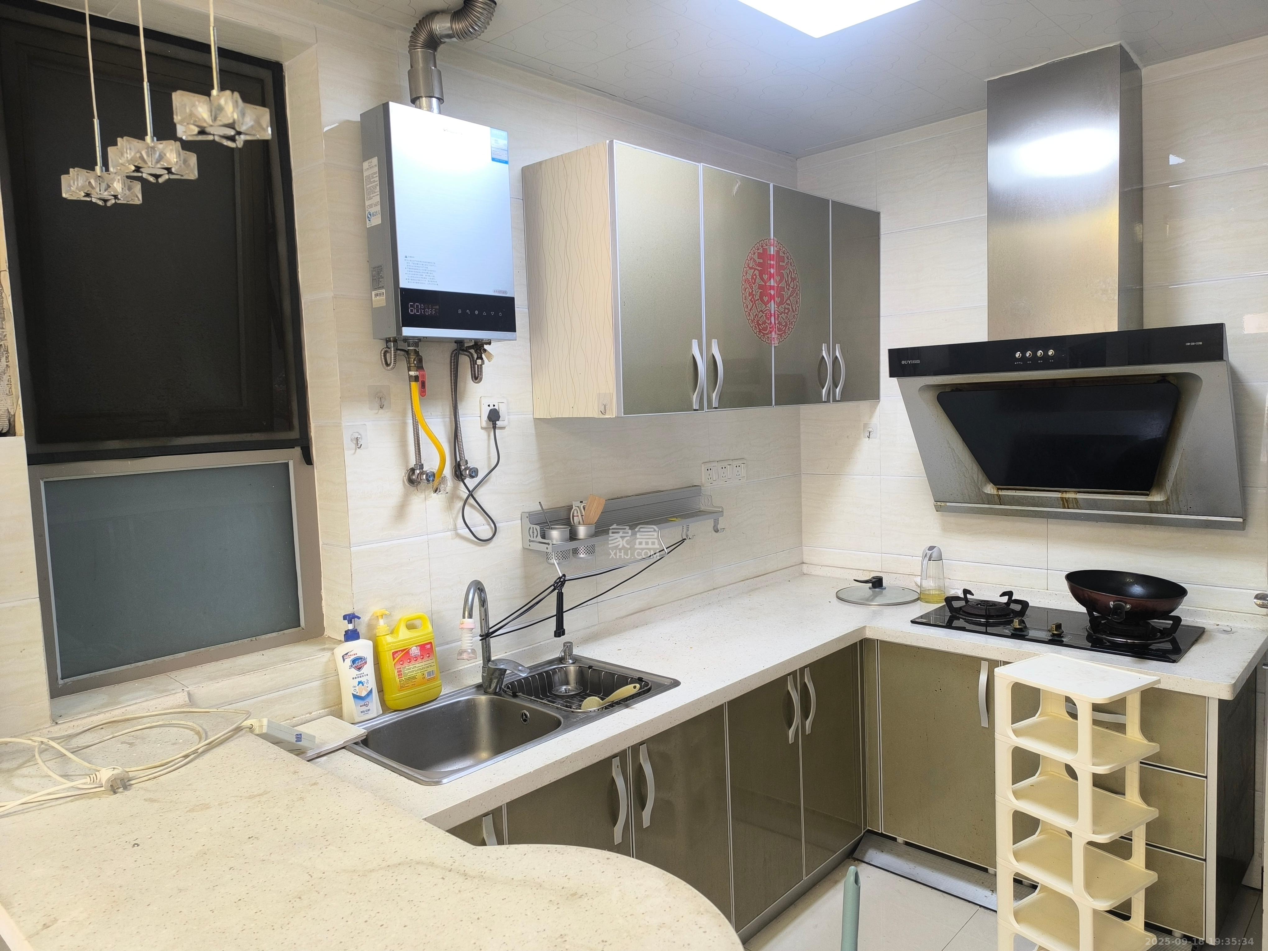 怡海星城 1室1厅1卫 1200.0元/月 怡海星城 1室1厅1卫 1200.0元/月室内图