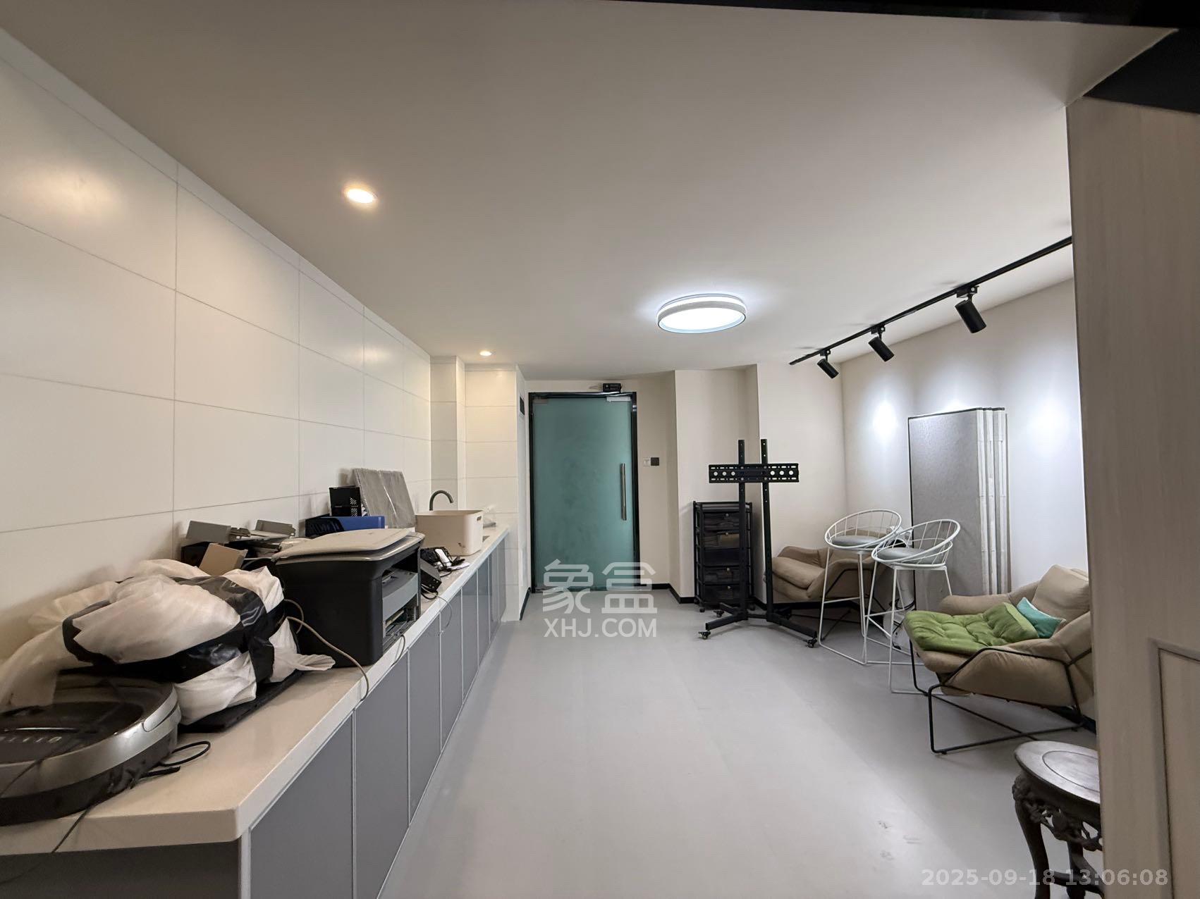 绿地V岛 2室1厅1卫 4800.0元/月 绿地V岛 2室1厅1卫 4800.0元/月室内图