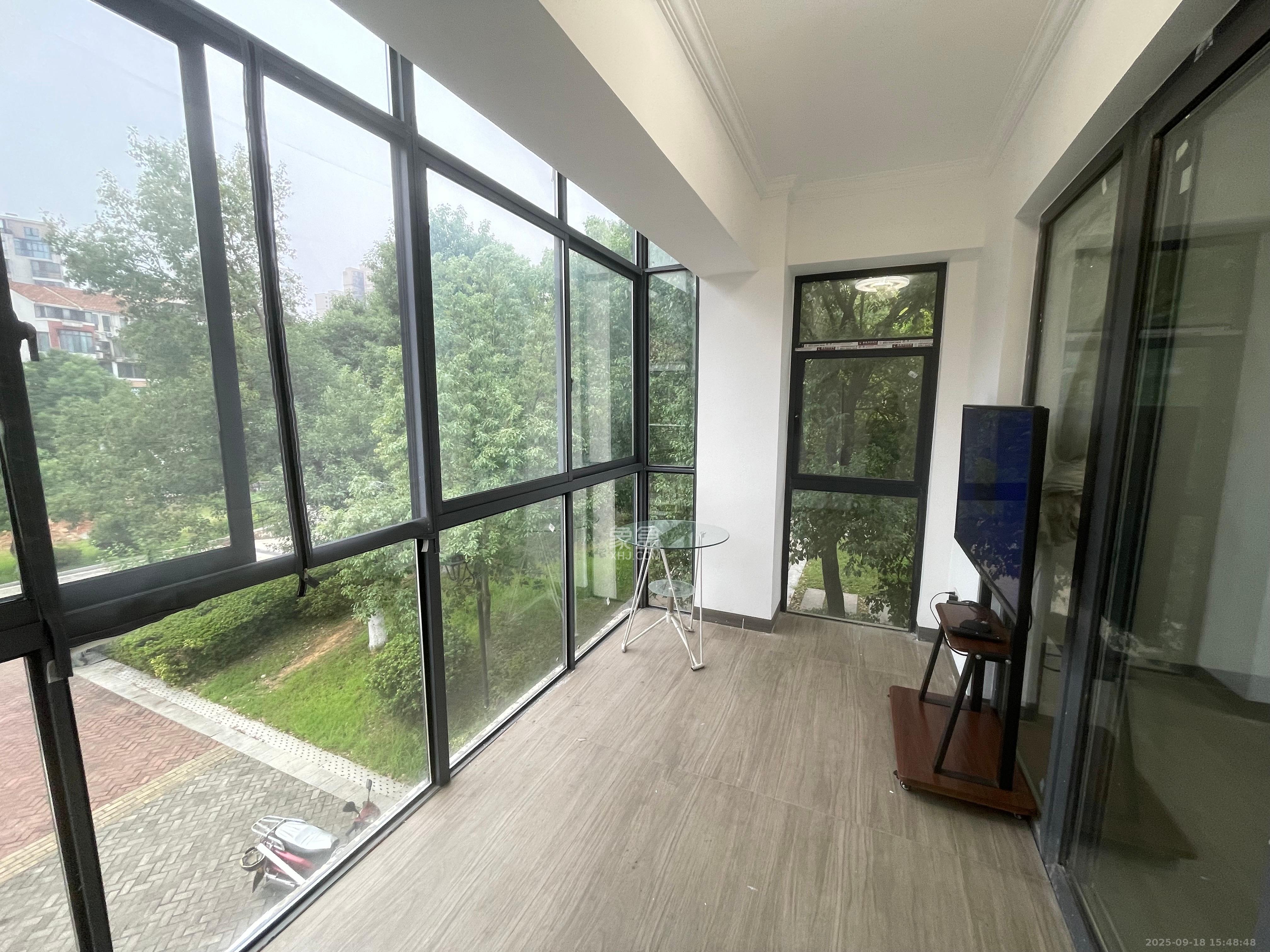 山语城一期  3室1厅1卫    2400.0元/月室内图