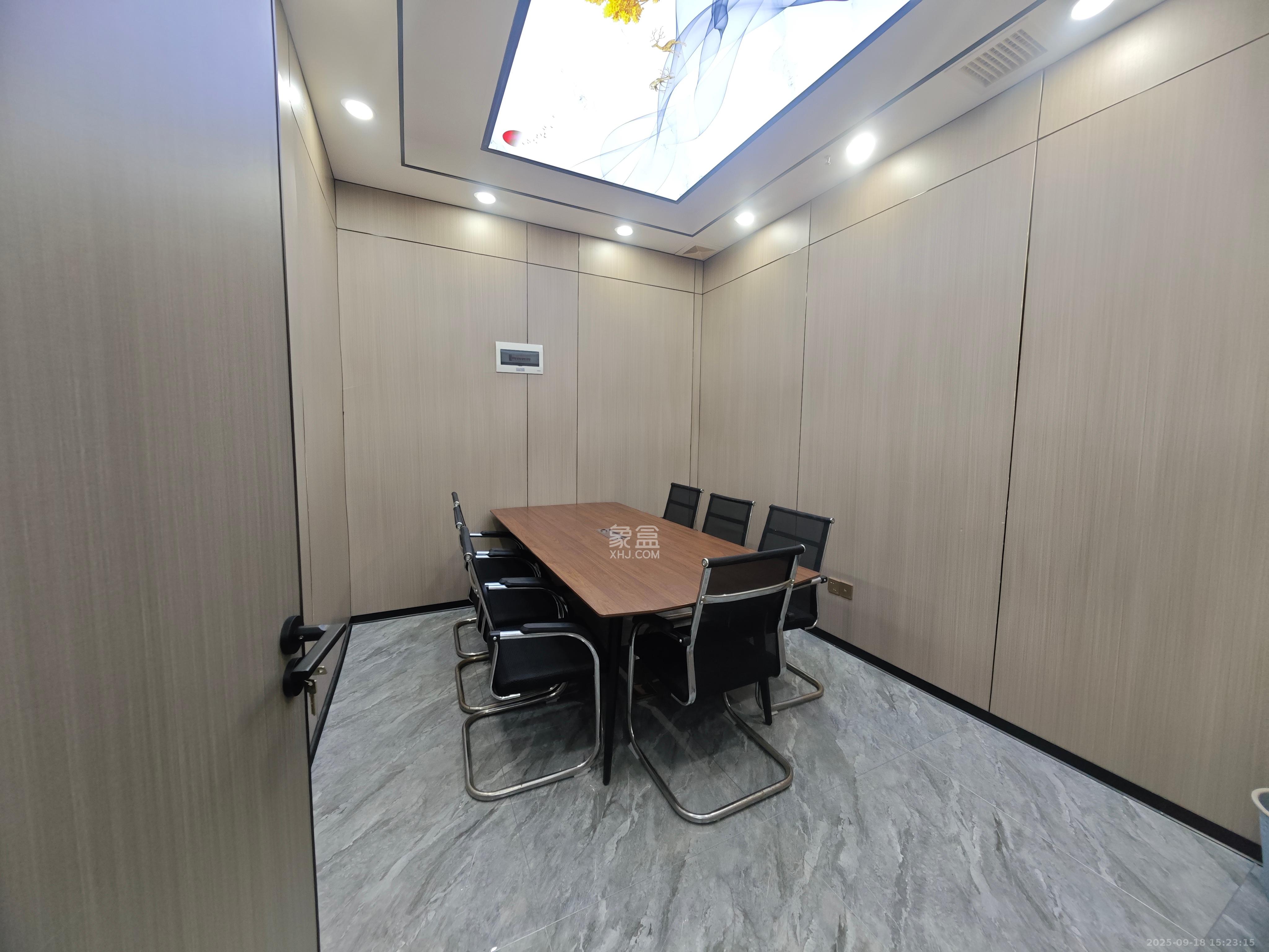 华润置地广场二期 3室1厅0卫 5500.0元/月 华润置地广场二期 3室1厅0卫 5500.0元/月室内图