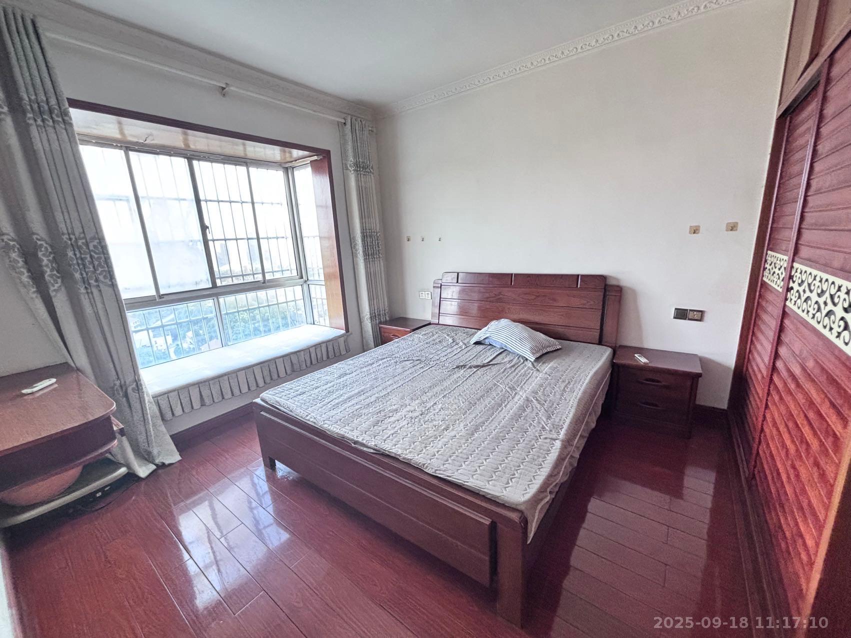 裕景龙苑 3室2厅2卫 1600.0元/月 裕景龙苑 3室2厅2卫 1600.0元/月室内图