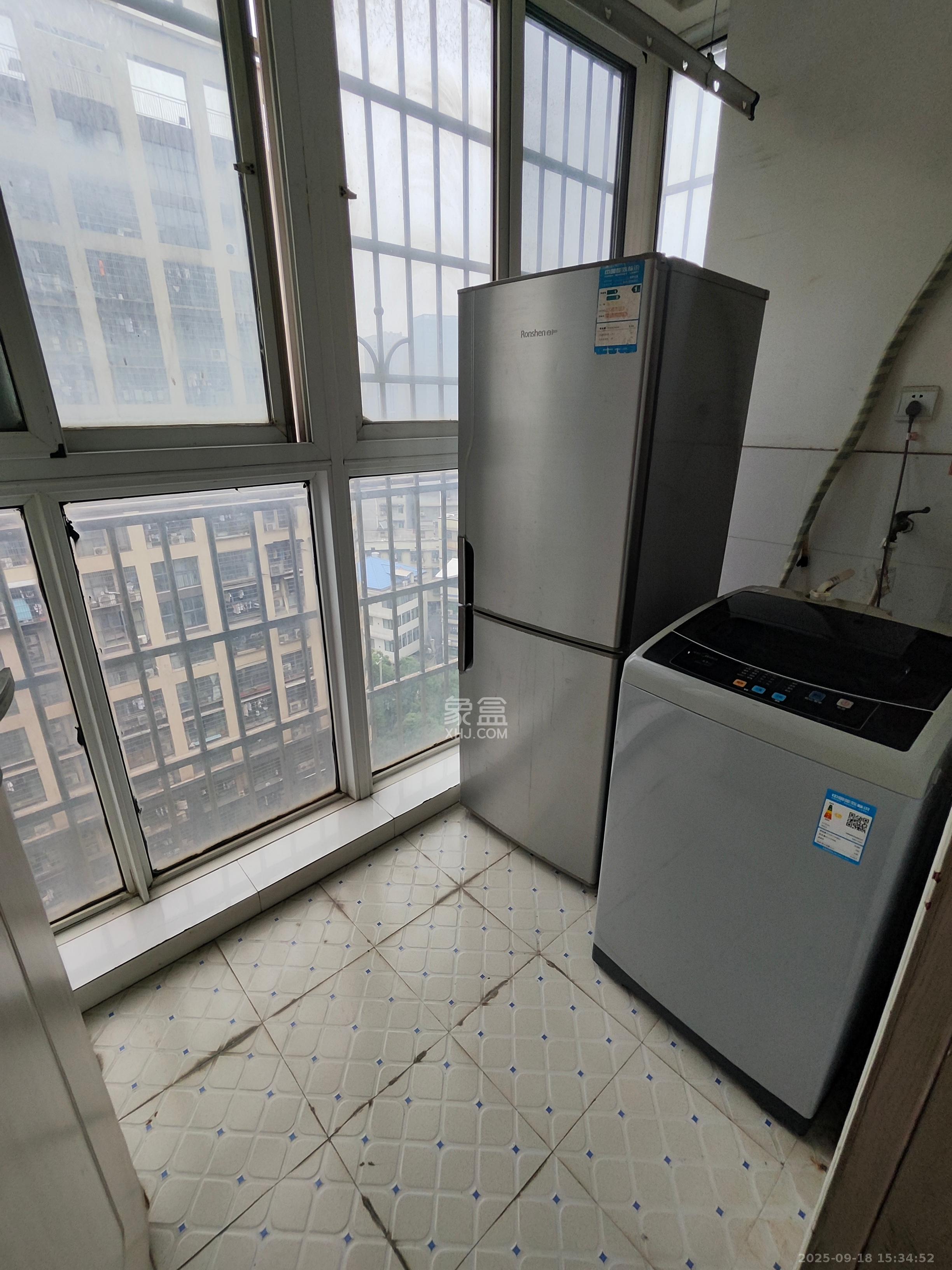 望麓锦园 3室2厅2卫 2400.0元/月 望麓锦园 3室2厅2卫 2400.0元/月室内图