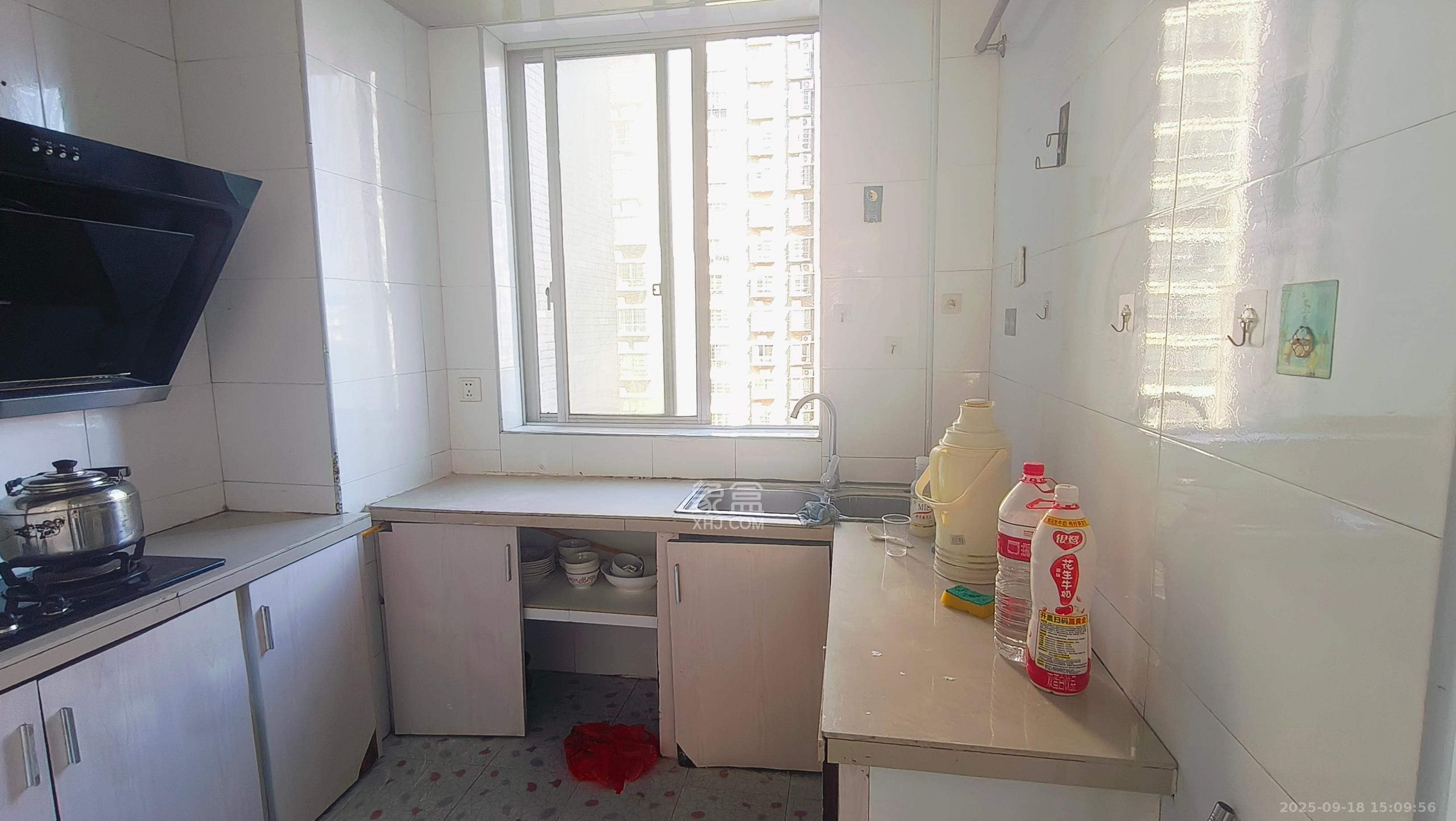 湘楚家园 3室2厅2卫 1600.0元/月 湘楚家园 3室2厅2卫 1600.0元/月室内图