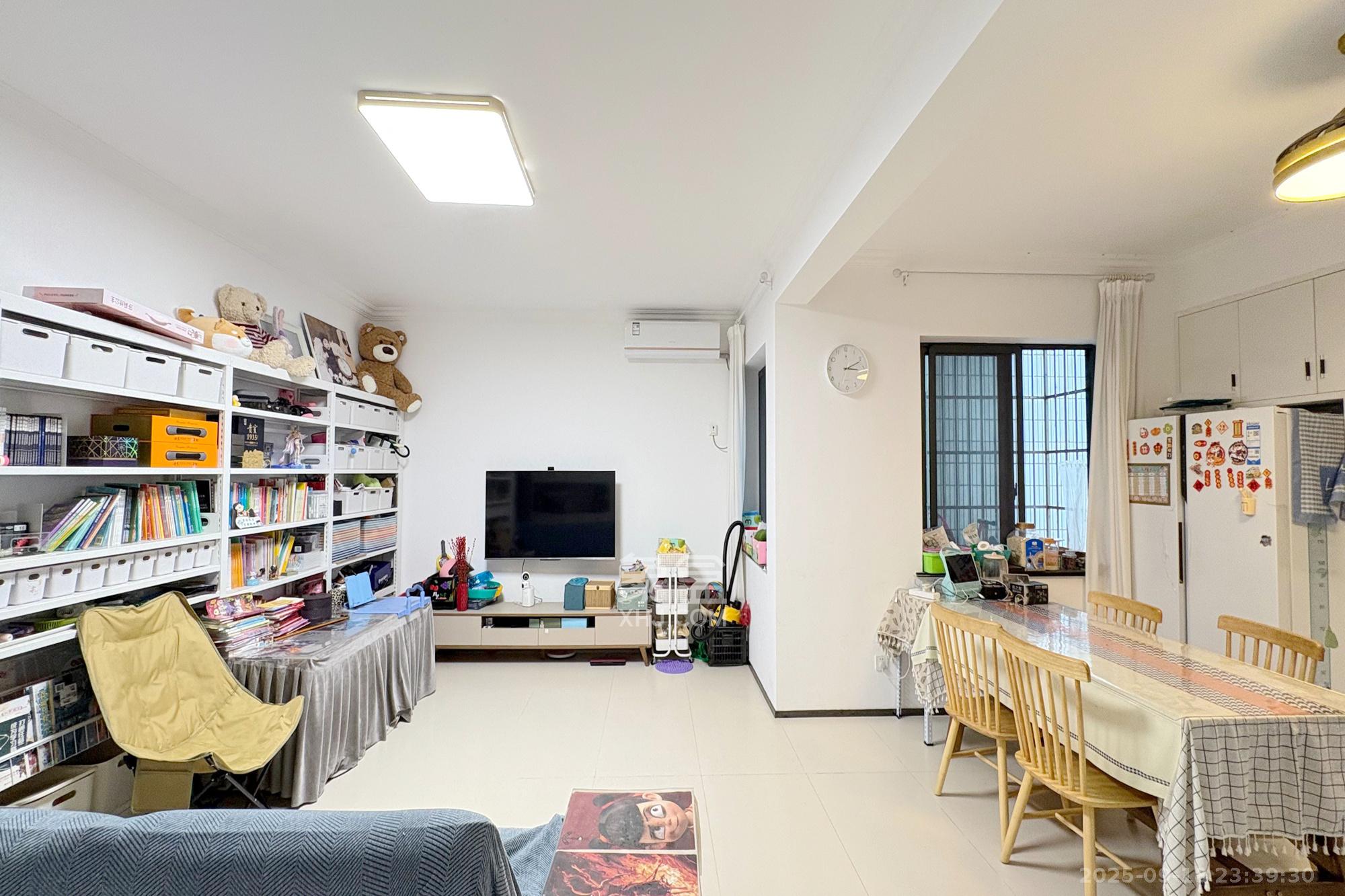 富华大厦 3室2厅1卫 120.0万 富华大厦 3室2厅1卫 120.0万客厅