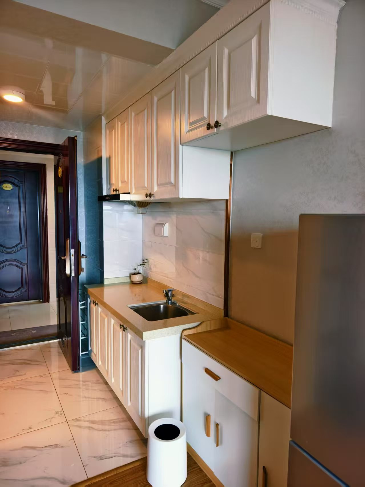 华耀碧桂园十里江湾誉峯 1室1厅1卫 1400.0元/月 华耀碧桂园十里江湾誉峯 1室1厅1卫 1400.0元/月室内图