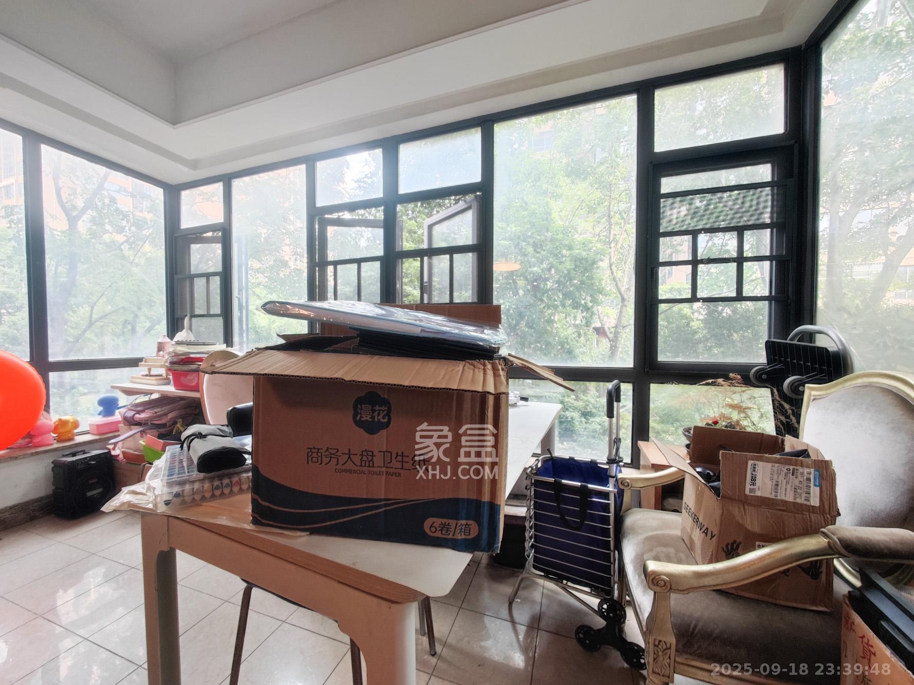 潇湘名城(新里程潇湘名城) 4室2厅2卫 142.0万 潇湘名城(新里程潇湘名城) 4室2厅2卫 142.0万阳台