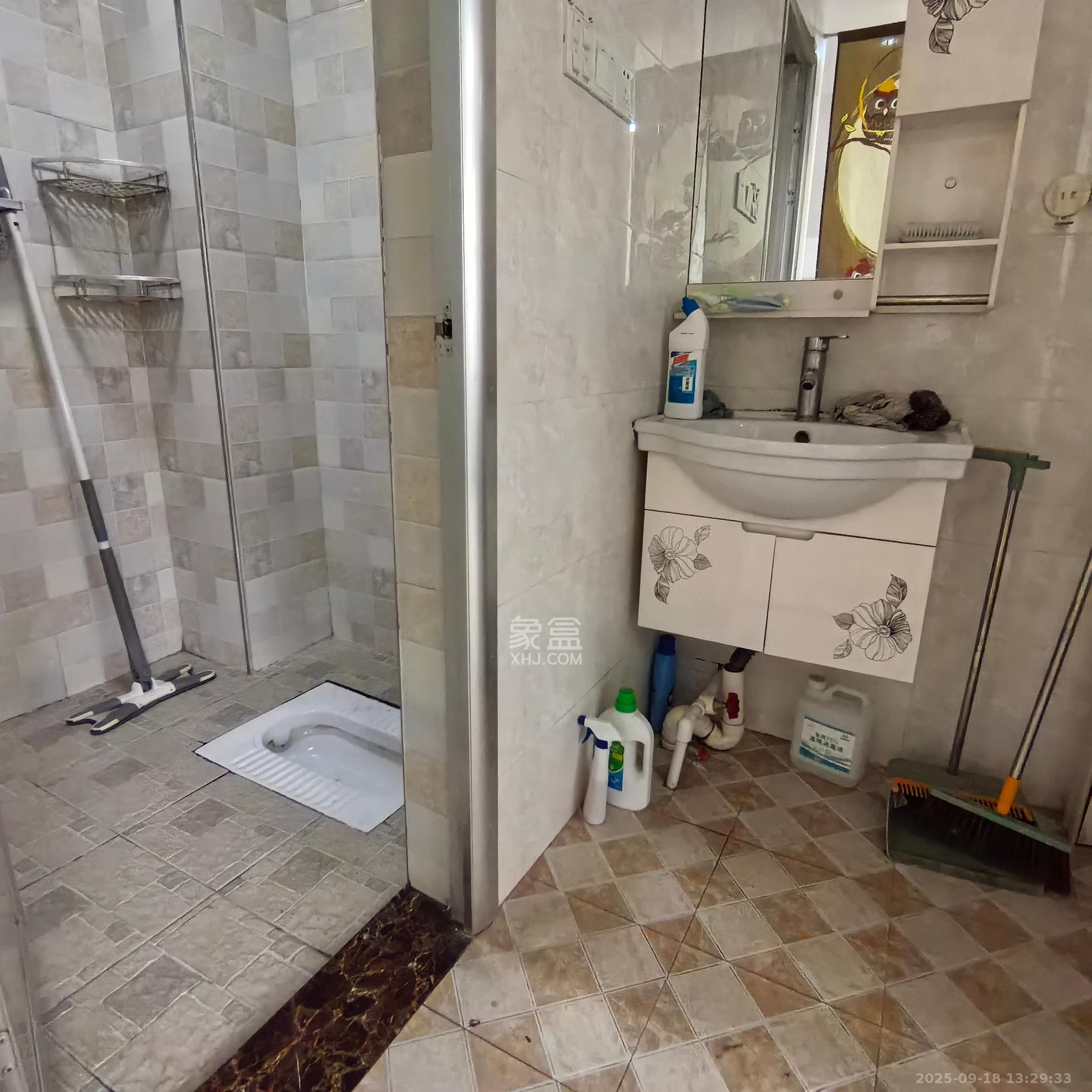 阳光晶城  2室2厅1卫    1900.0元/月室内图