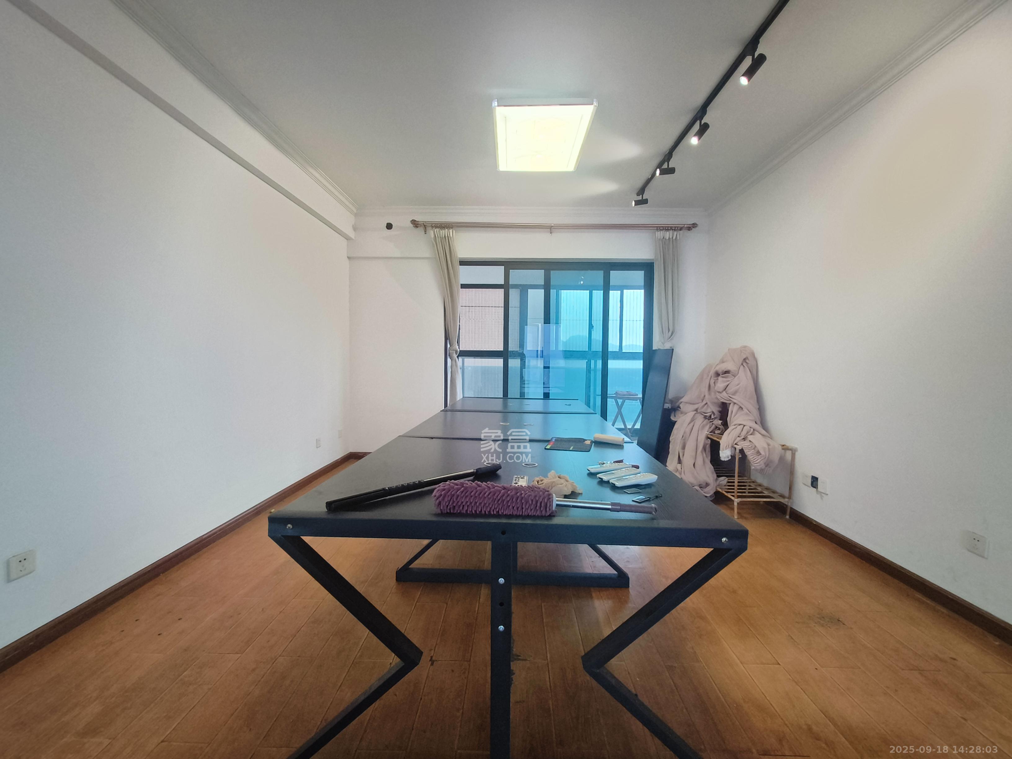 达美D6区  3室2厅1卫   3500.00元/月室内图