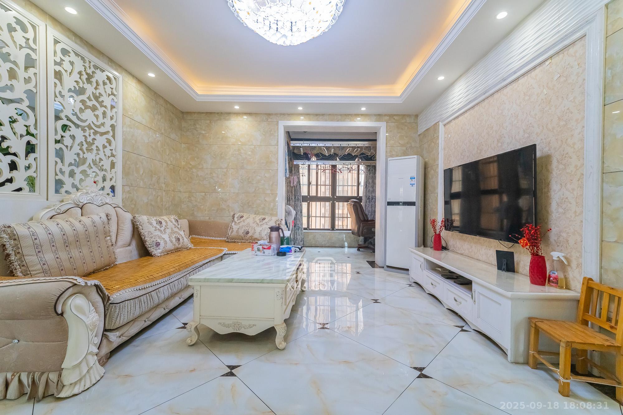 东方航标 3室2厅1卫 68.8万 东方航标 3室2厅1卫 68.8万客厅