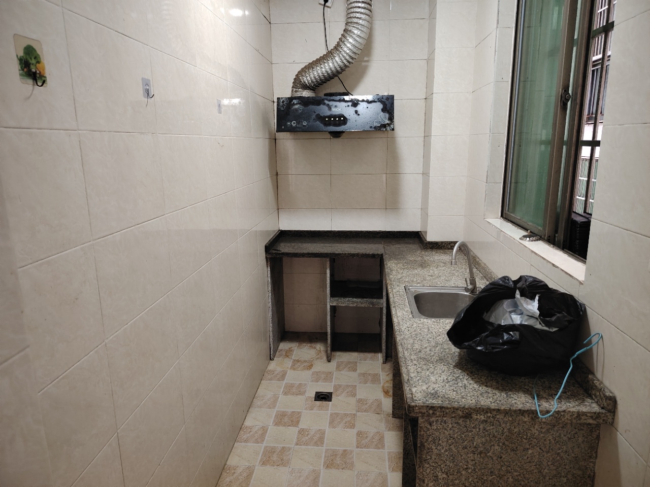 友谊华庭  3室2厅2卫    2100.0元/月室内图