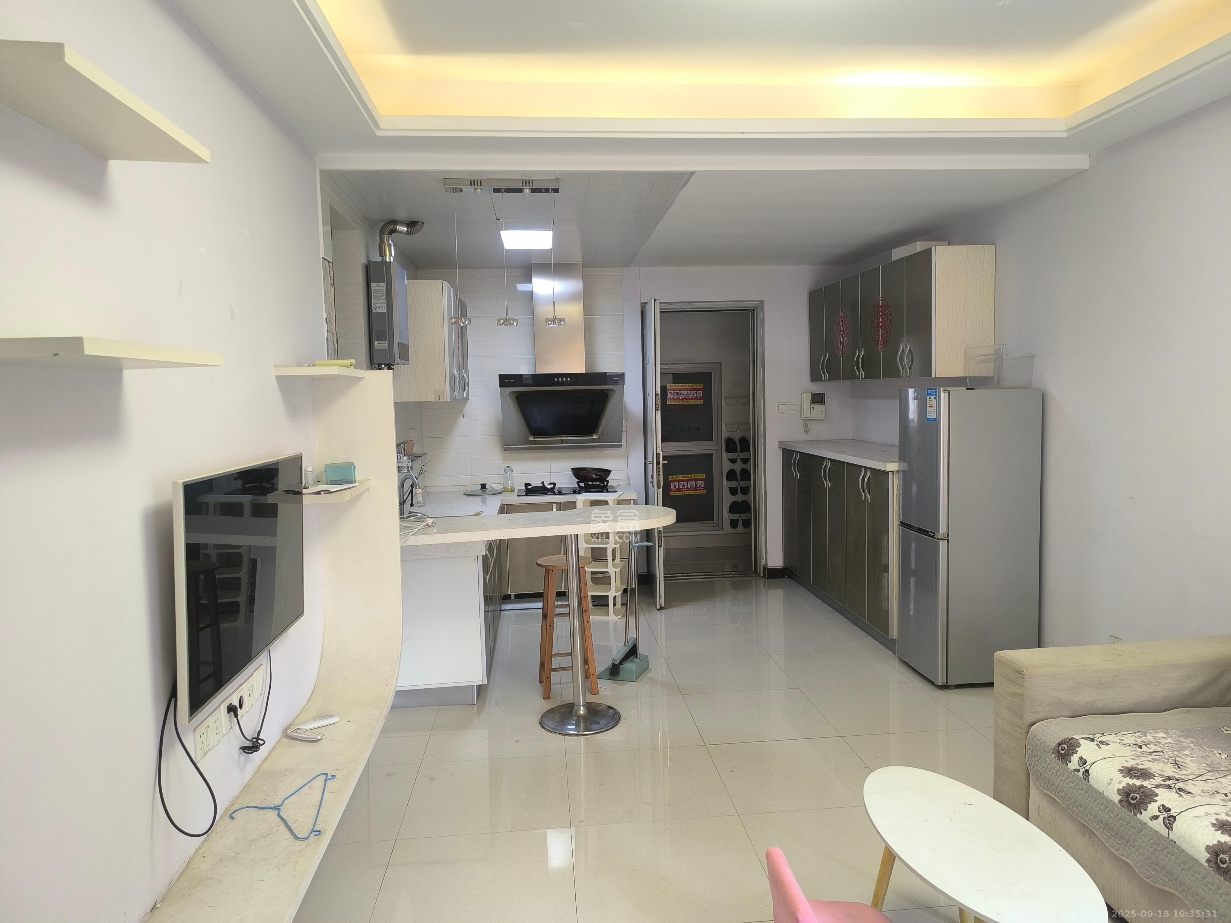 怡海星城  1室1厅1卫    1200.0元/月室内图