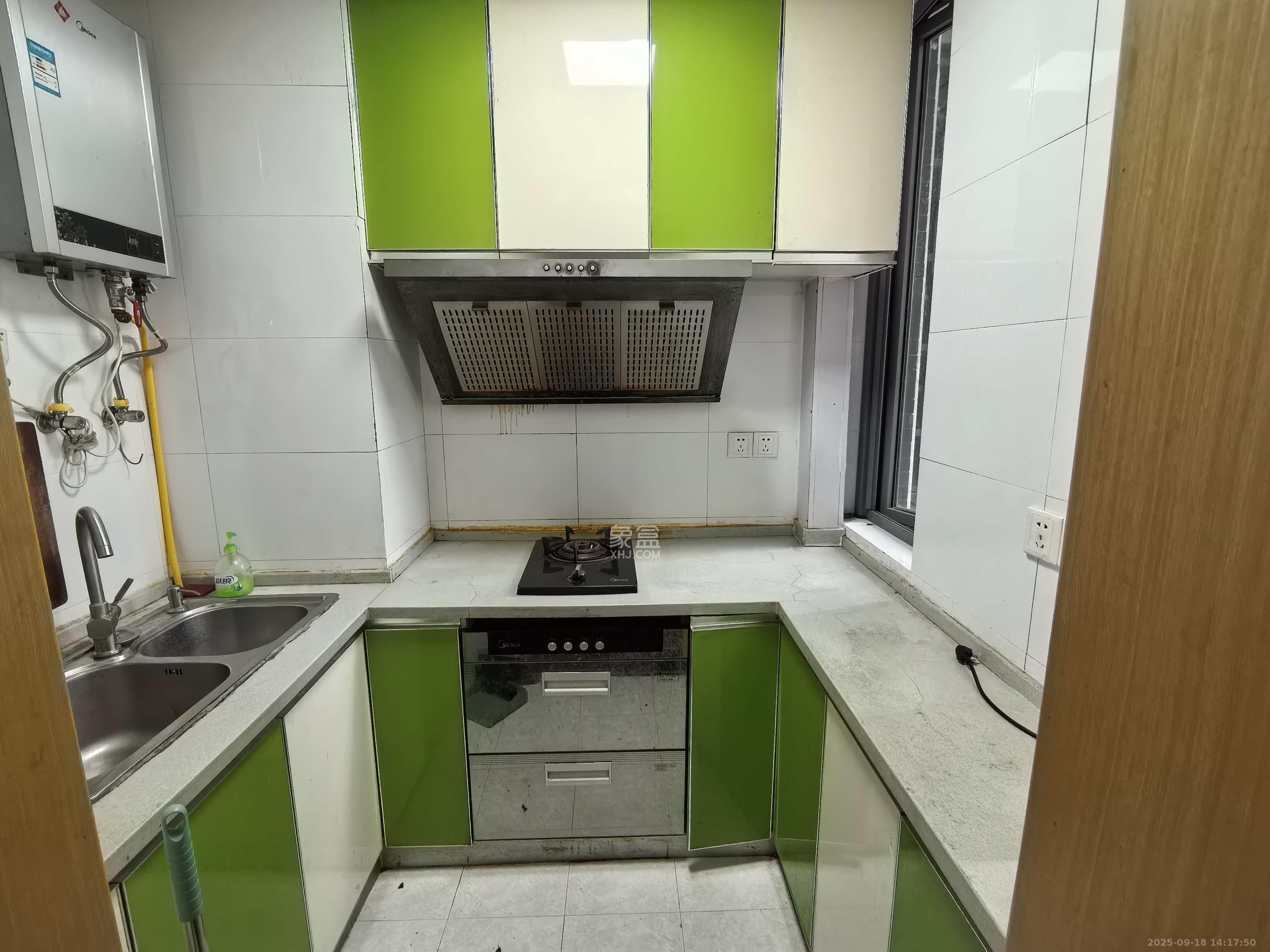 建鸿达华都(华都小户型及大华写字楼) 2室1厅1卫 2600.0元/月 建鸿达华都(华都小户型及大华写字楼) 2室1厅1卫 2600.0元/月室内图