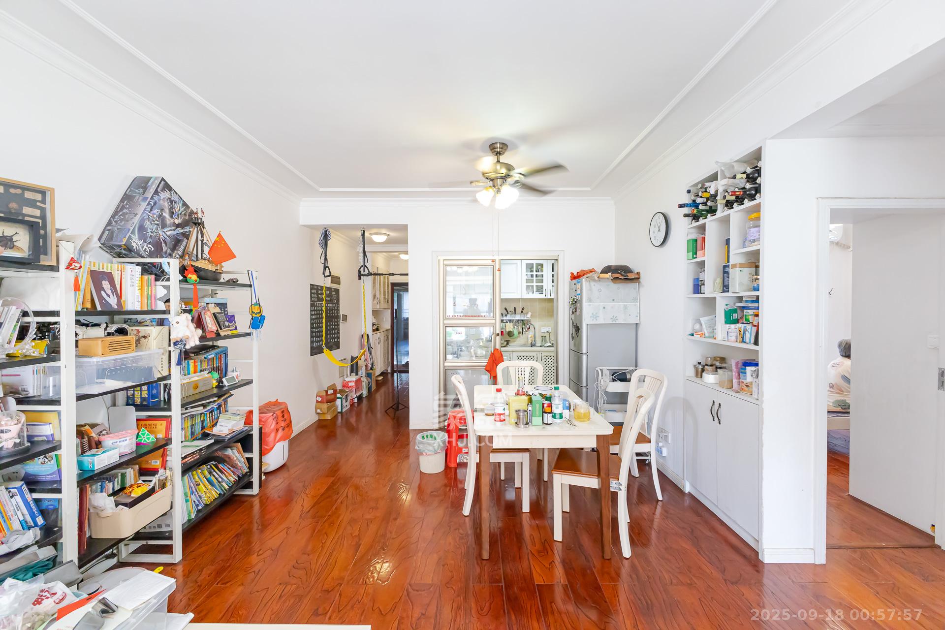 润和之悦(金泽园) 3室2厅1卫 56.8万 润和之悦(金泽园) 3室2厅1卫 56.8万客厅