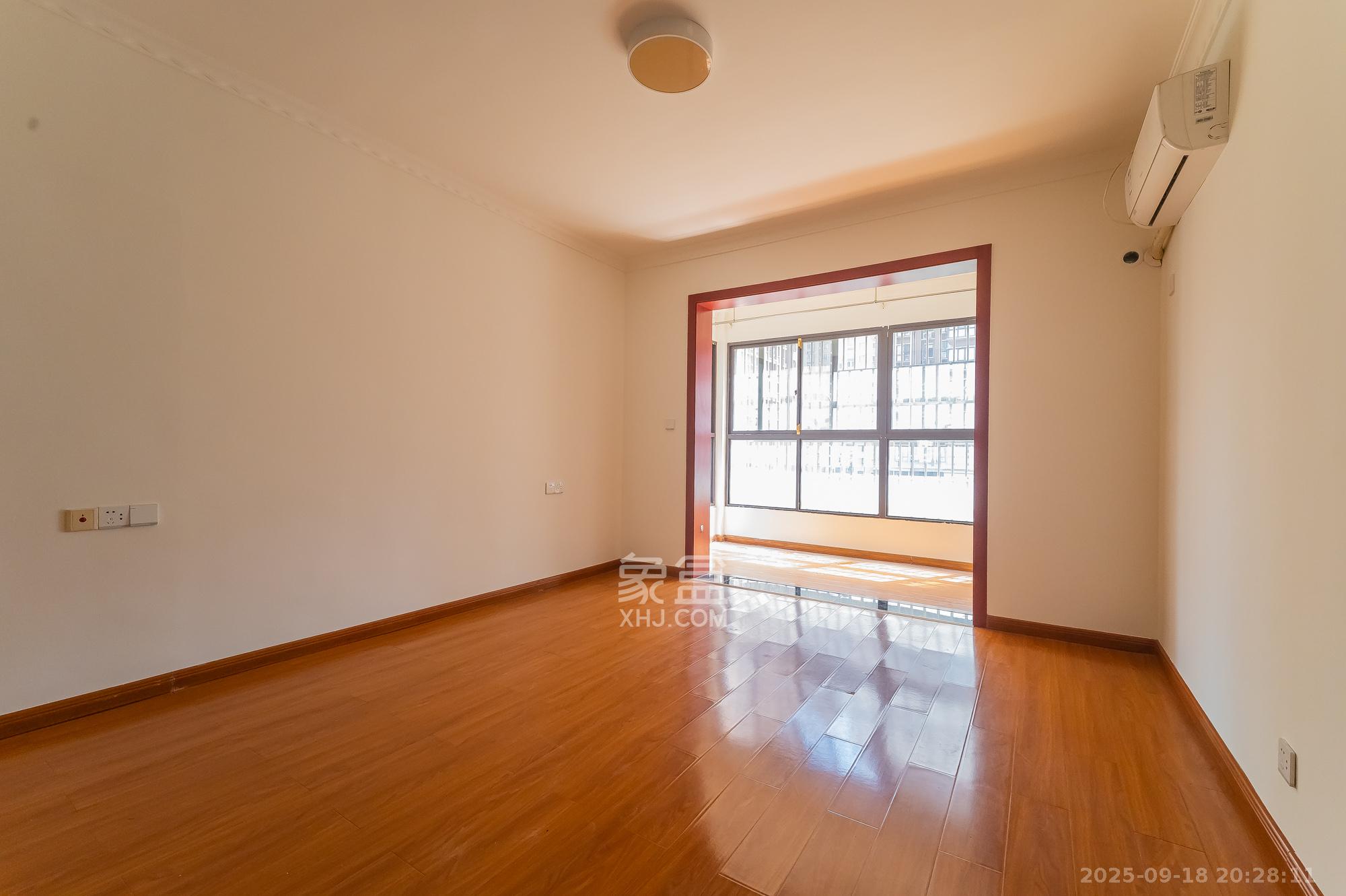 水岸世景  3室2厅2卫    85.0万 水岸世景  3室2厅2卫    85.0万卧室