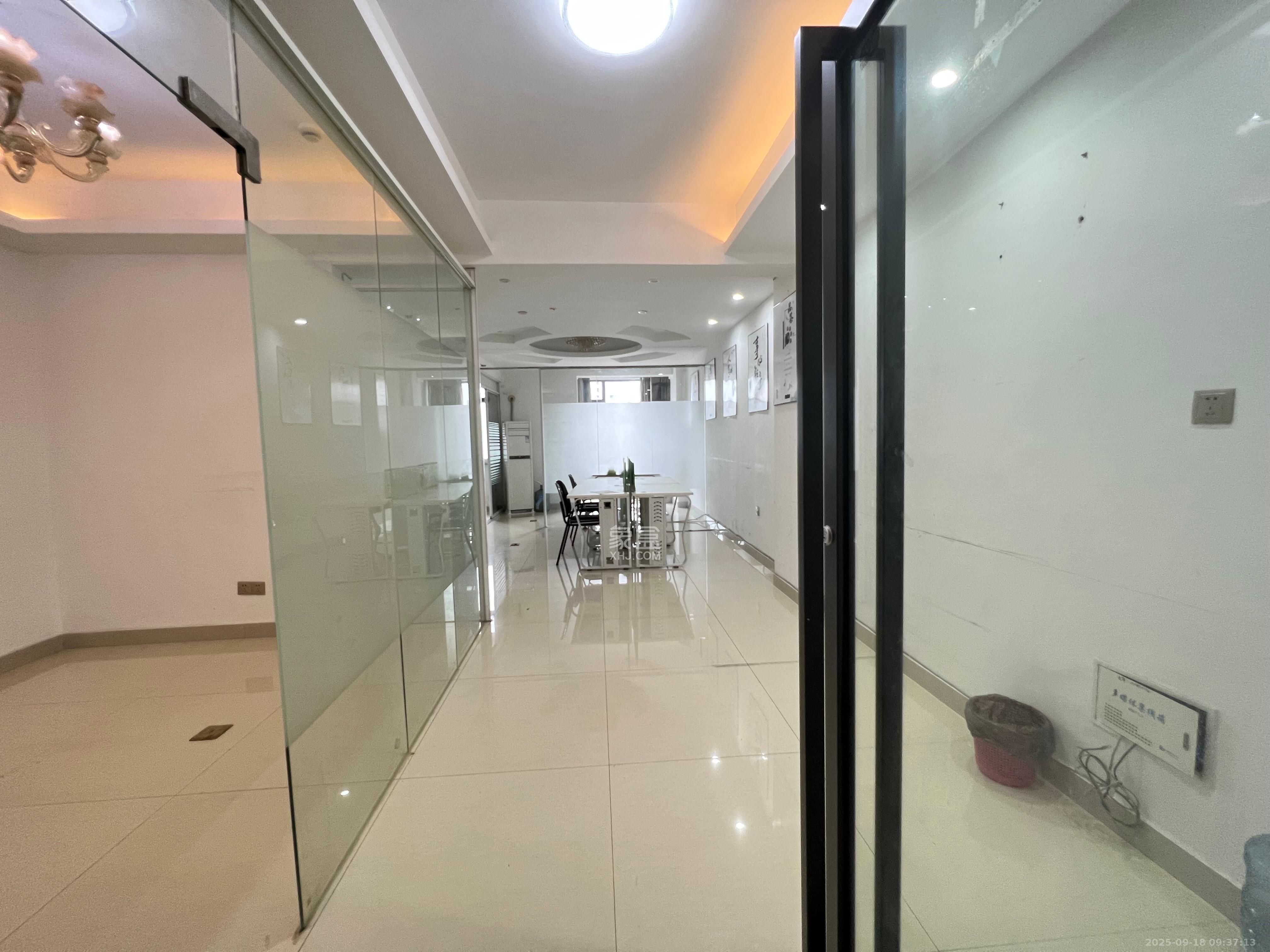 长房中庭国际(东郡华蓉广场) 2室1厅1卫 3200.0元/月 长房中庭国际(东郡华蓉广场) 2室1厅1卫 3200.0元/月室内图