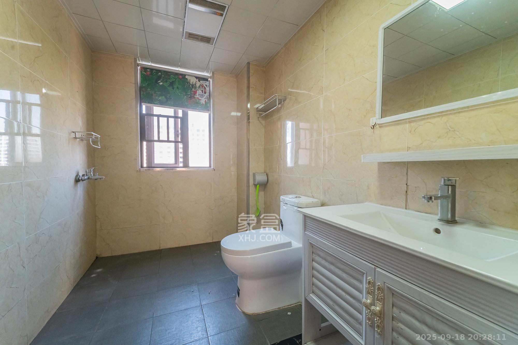 水岸世景  3室2厅2卫    85.0万 水岸世景  3室2厅2卫    85.0万卫生间